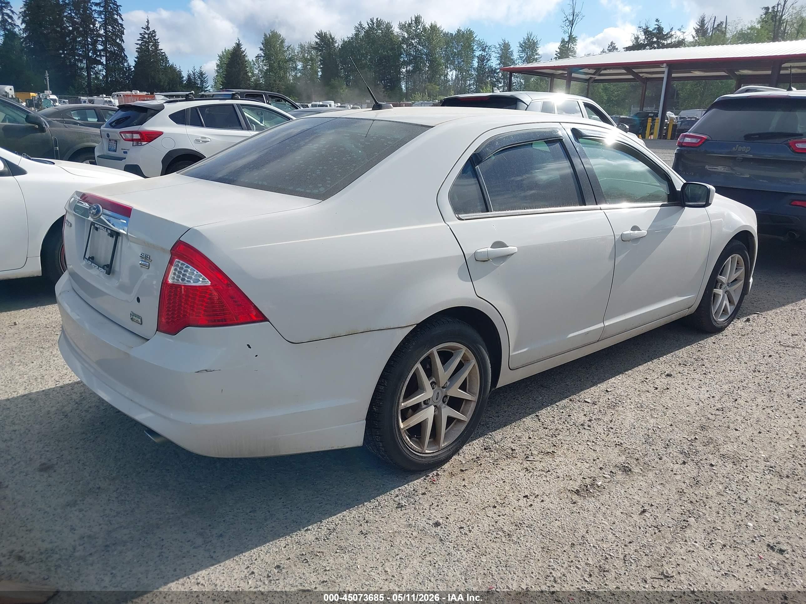 FORD FUSION image 4