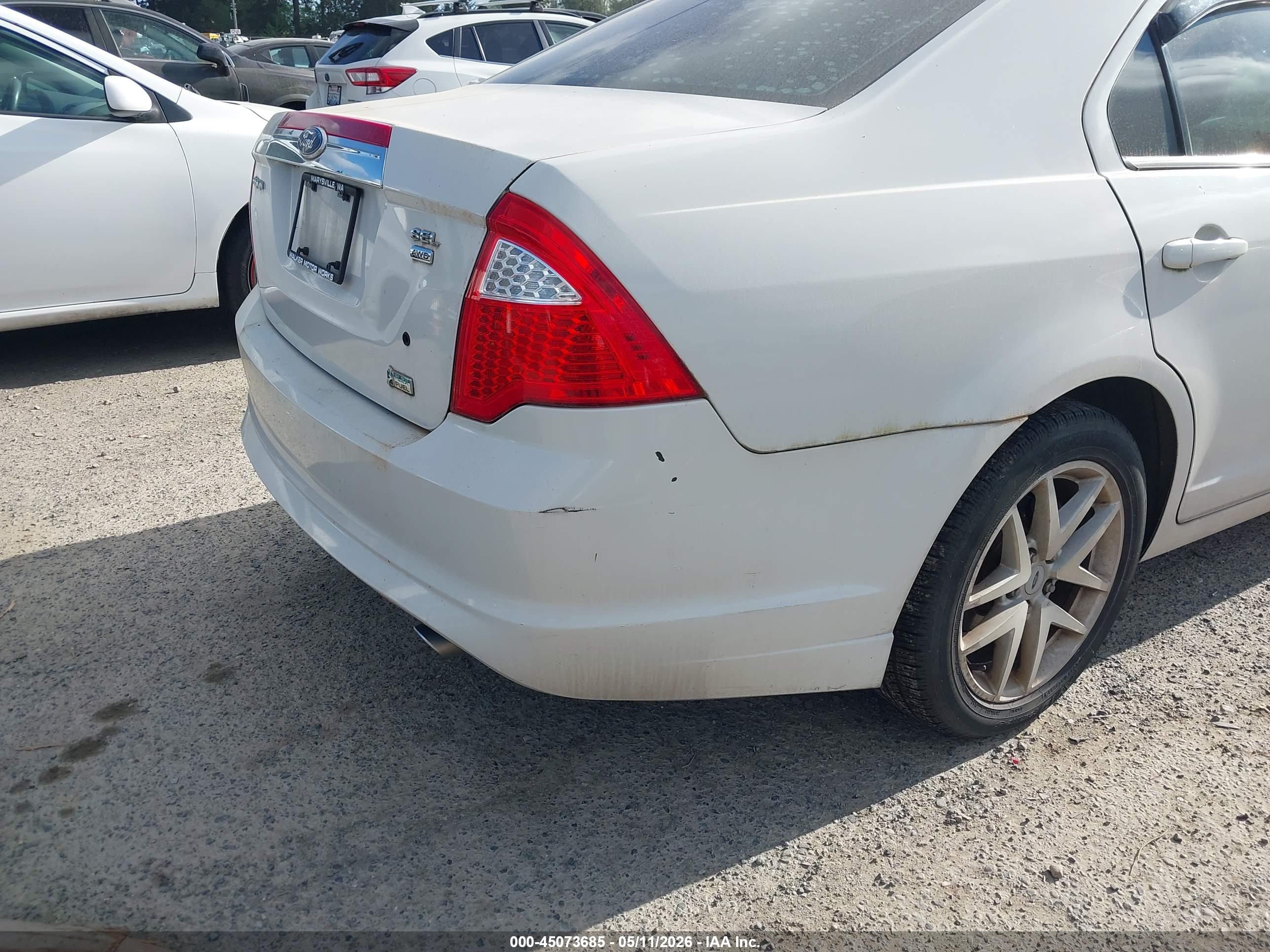 FORD FUSION image 6