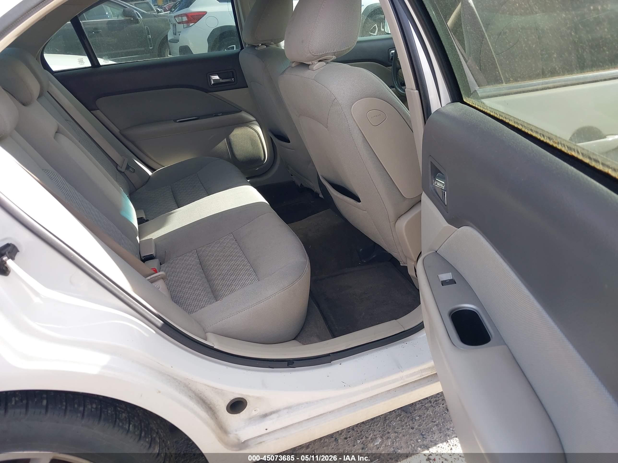 FORD FUSION image 8