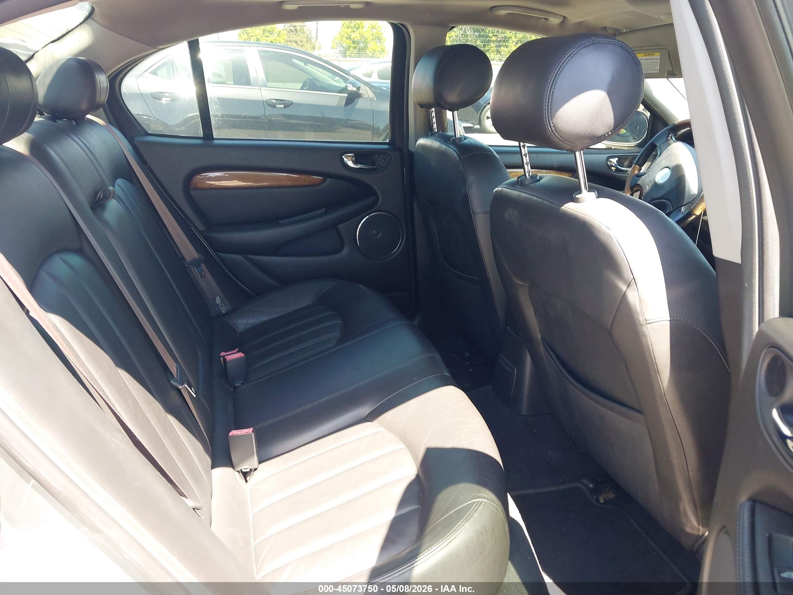 JAGUAR X-TYPE image 8