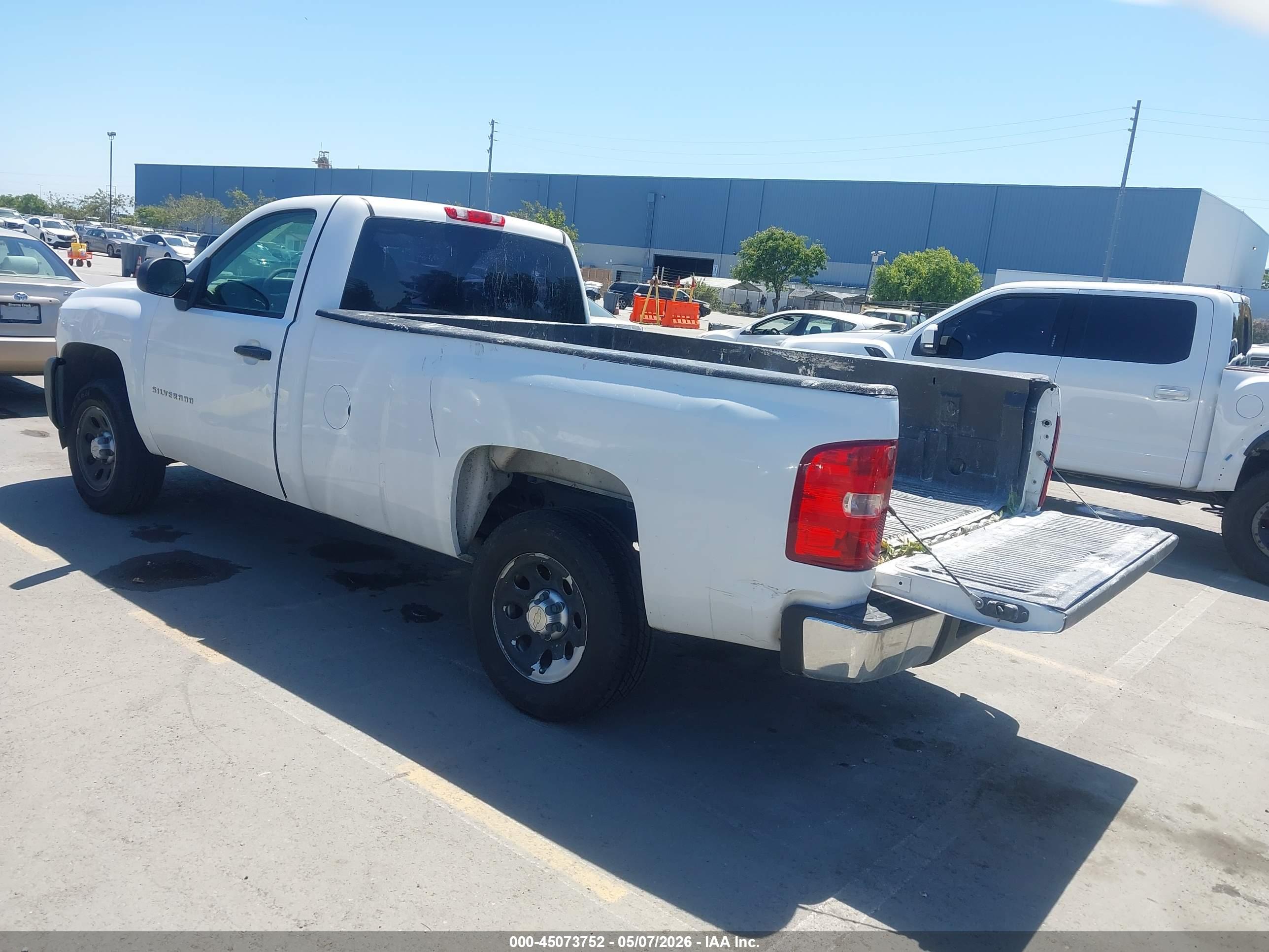 CHEVROLET SILVERADO image 3