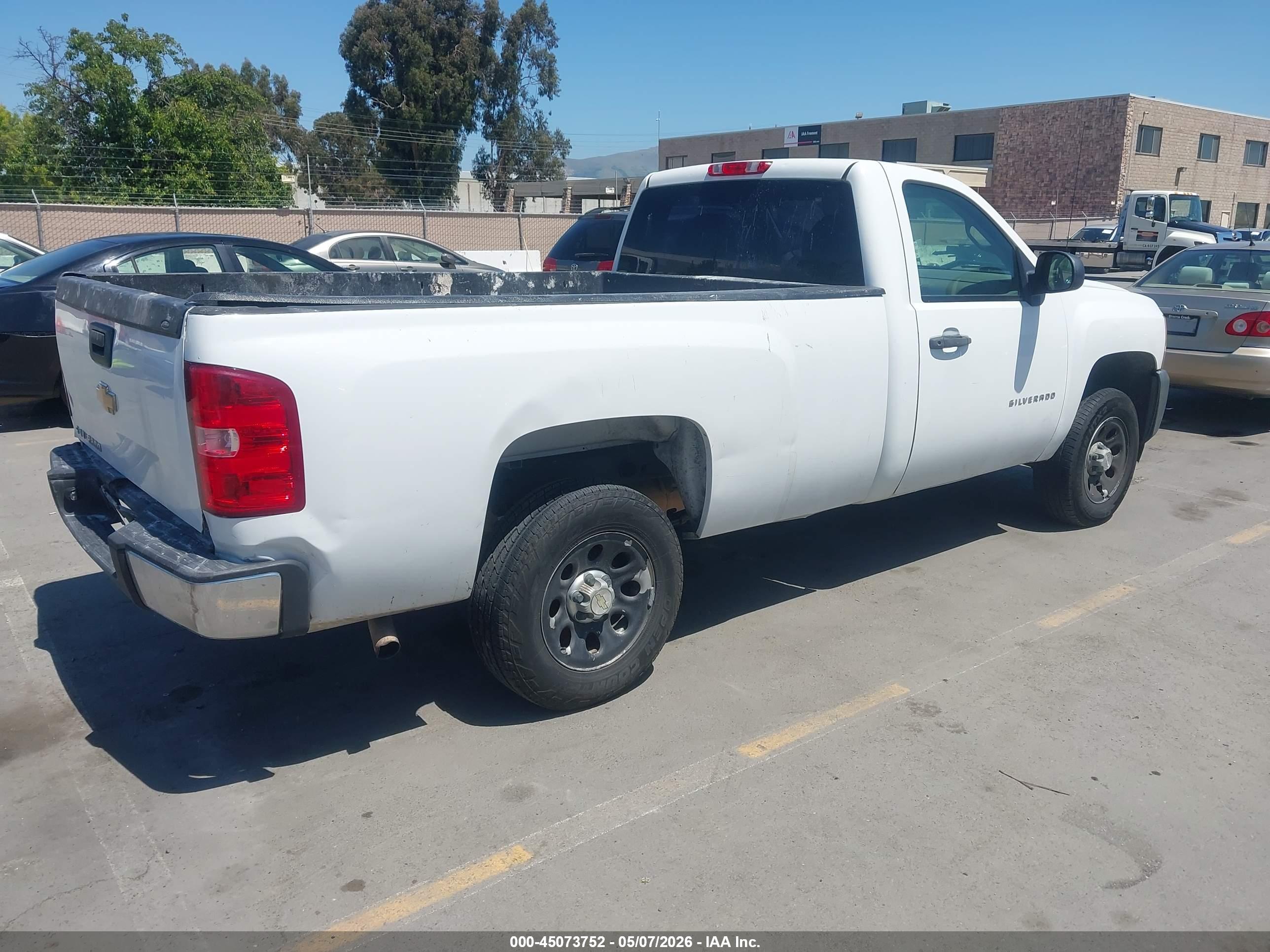 CHEVROLET SILVERADO image 4