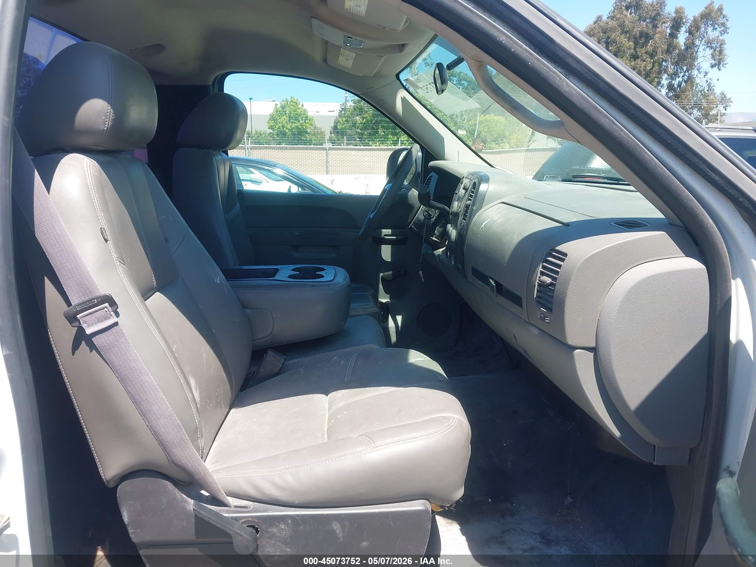 CHEVROLET SILVERADO image 5