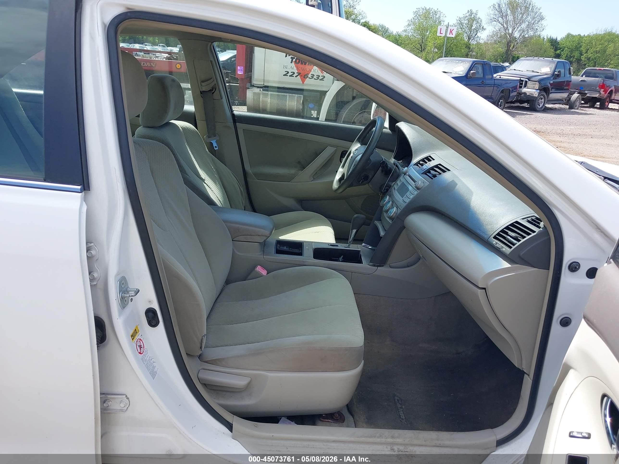 TOYOTA CAMRY image 5