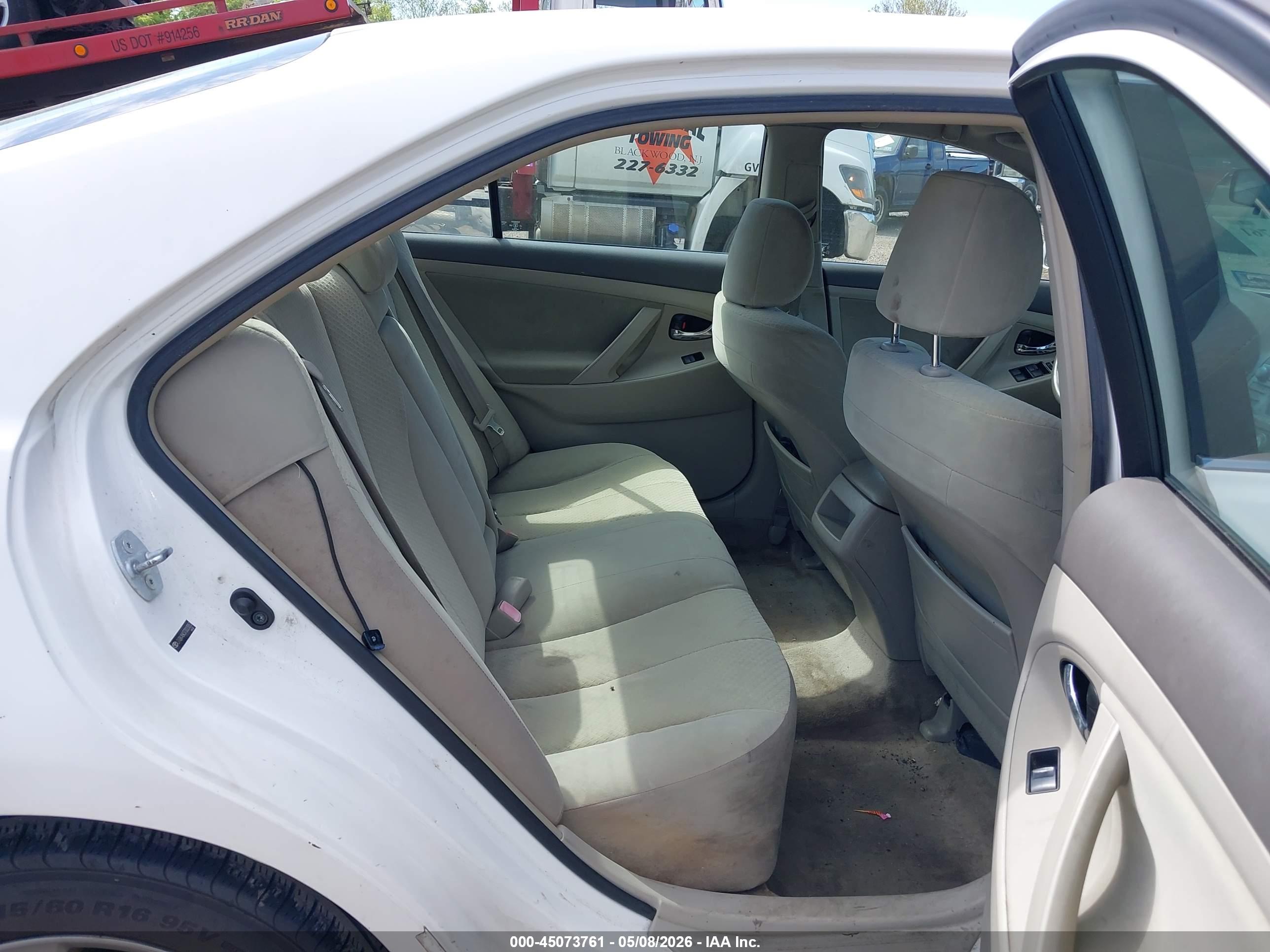 TOYOTA CAMRY image 8