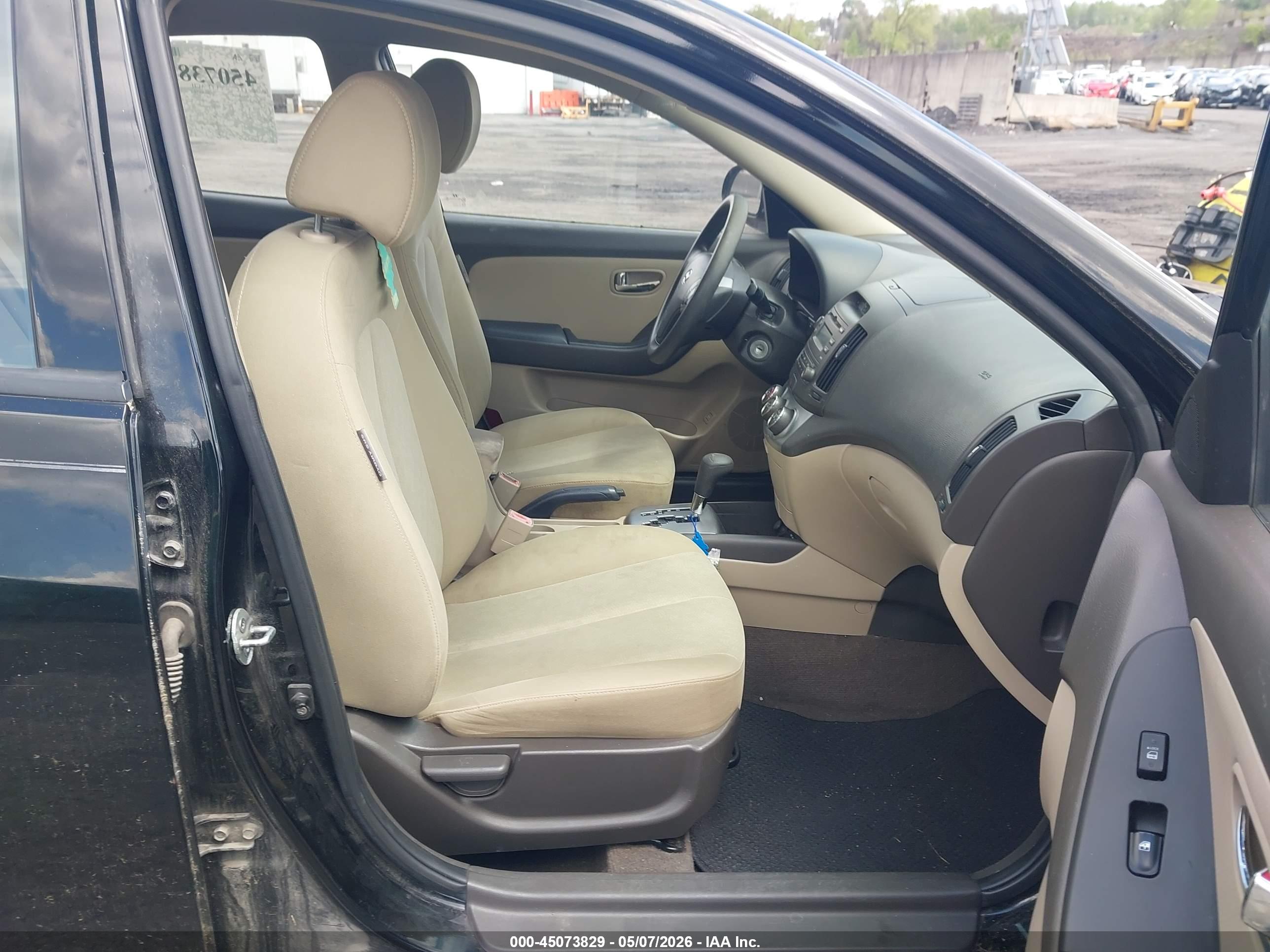HYUNDAI ELANTRA image 5