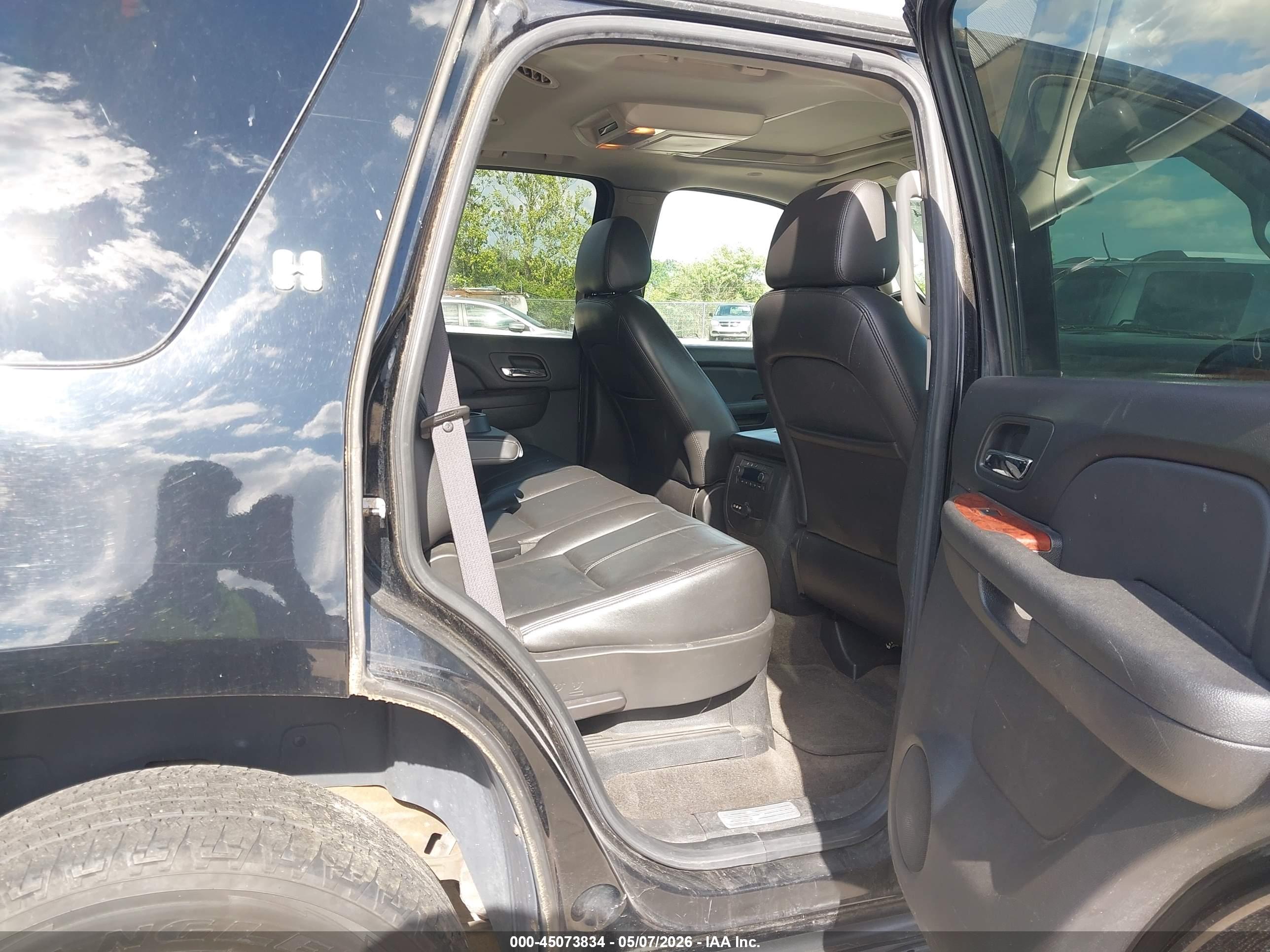 CHEVROLET TAHOE image 8