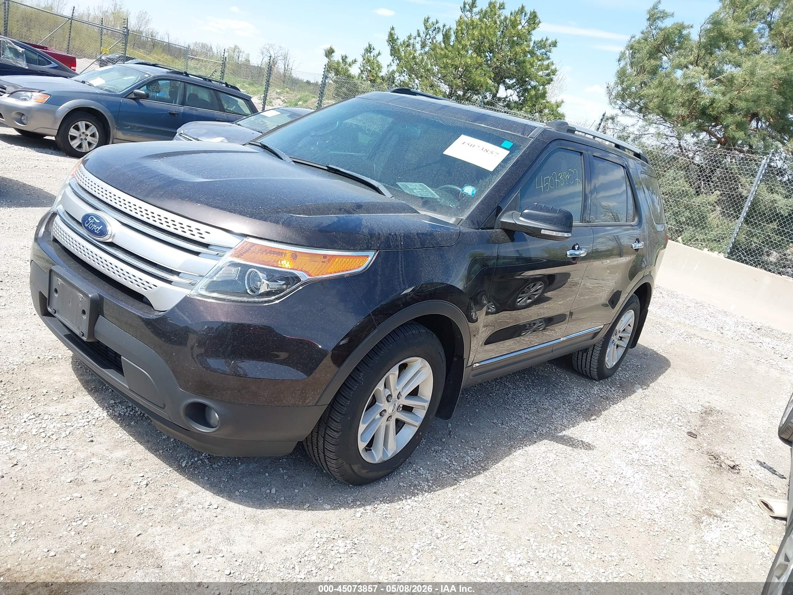 FORD EXPLORER image 2