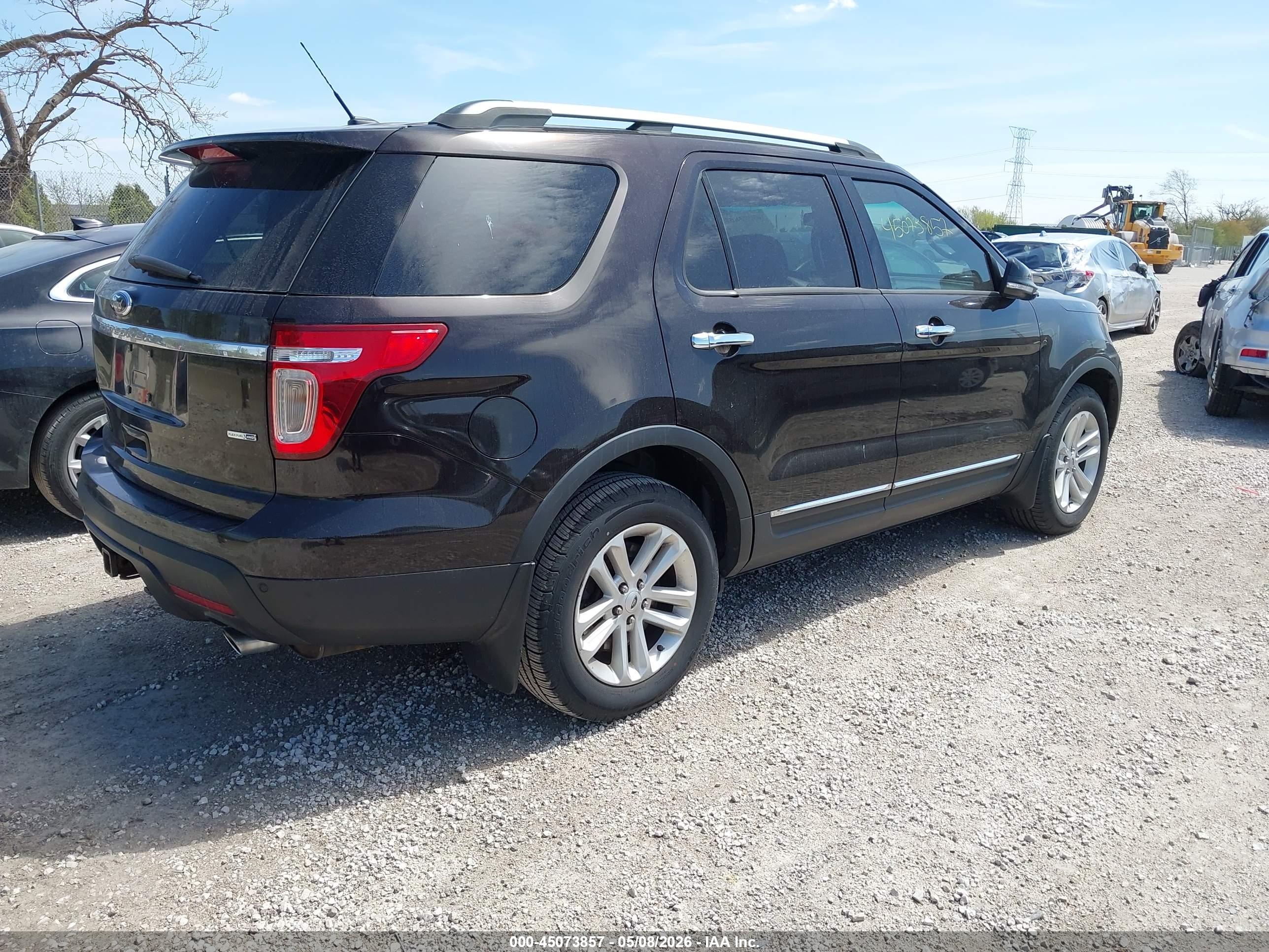 FORD EXPLORER image 4