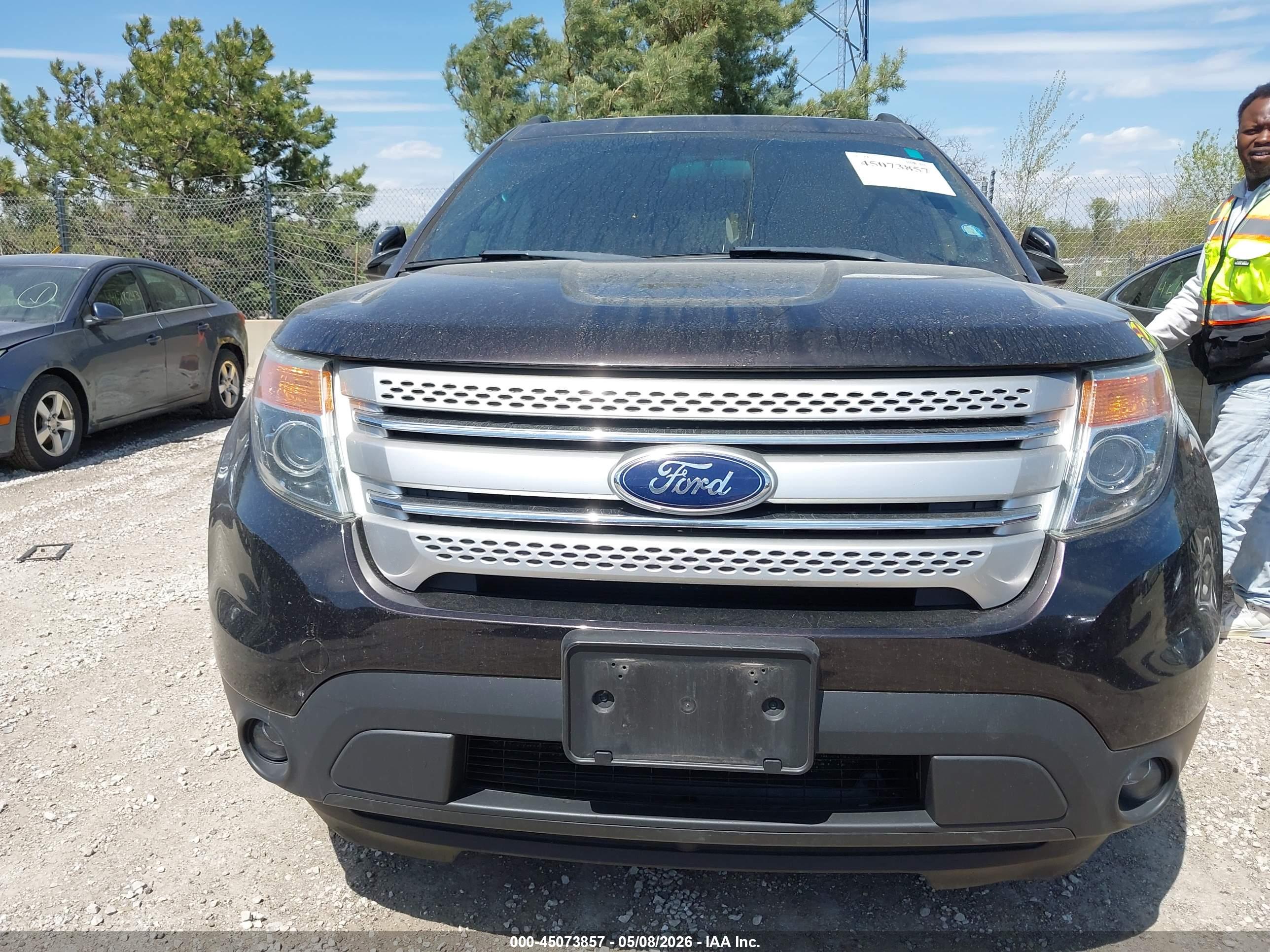FORD EXPLORER image 6