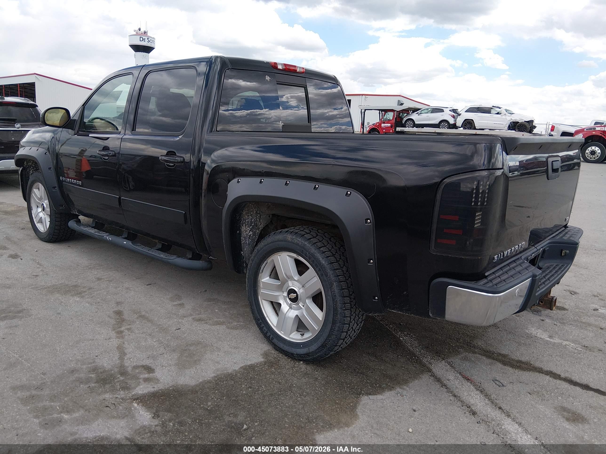 CHEVROLET SILVERADO image 3