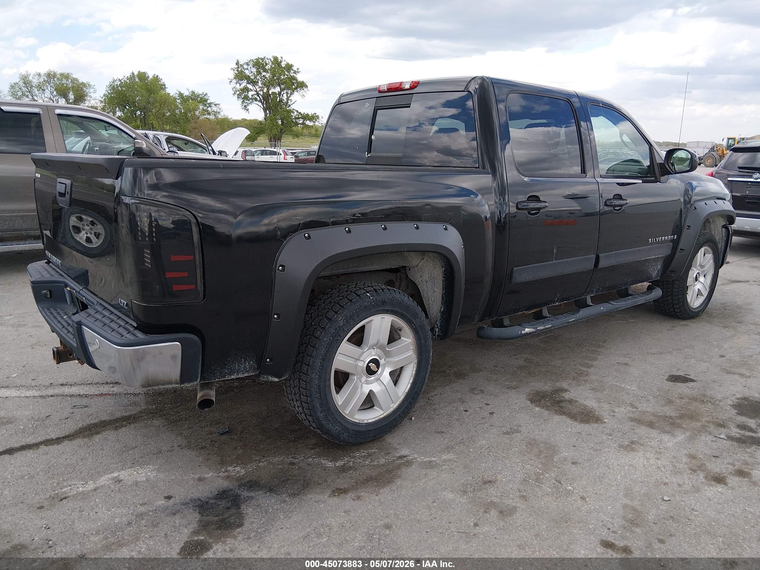 CHEVROLET SILVERADO image 4