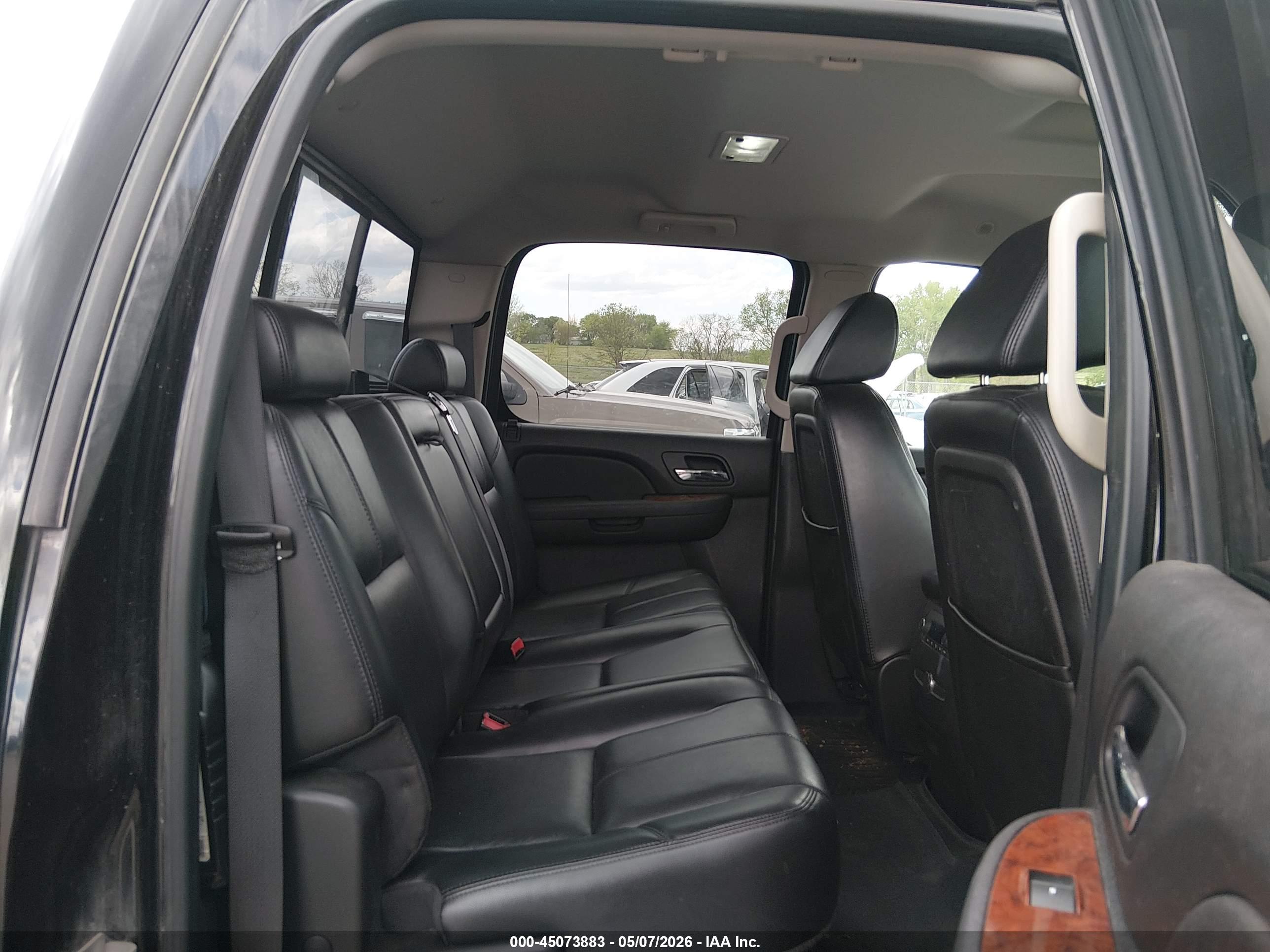 CHEVROLET SILVERADO image 8