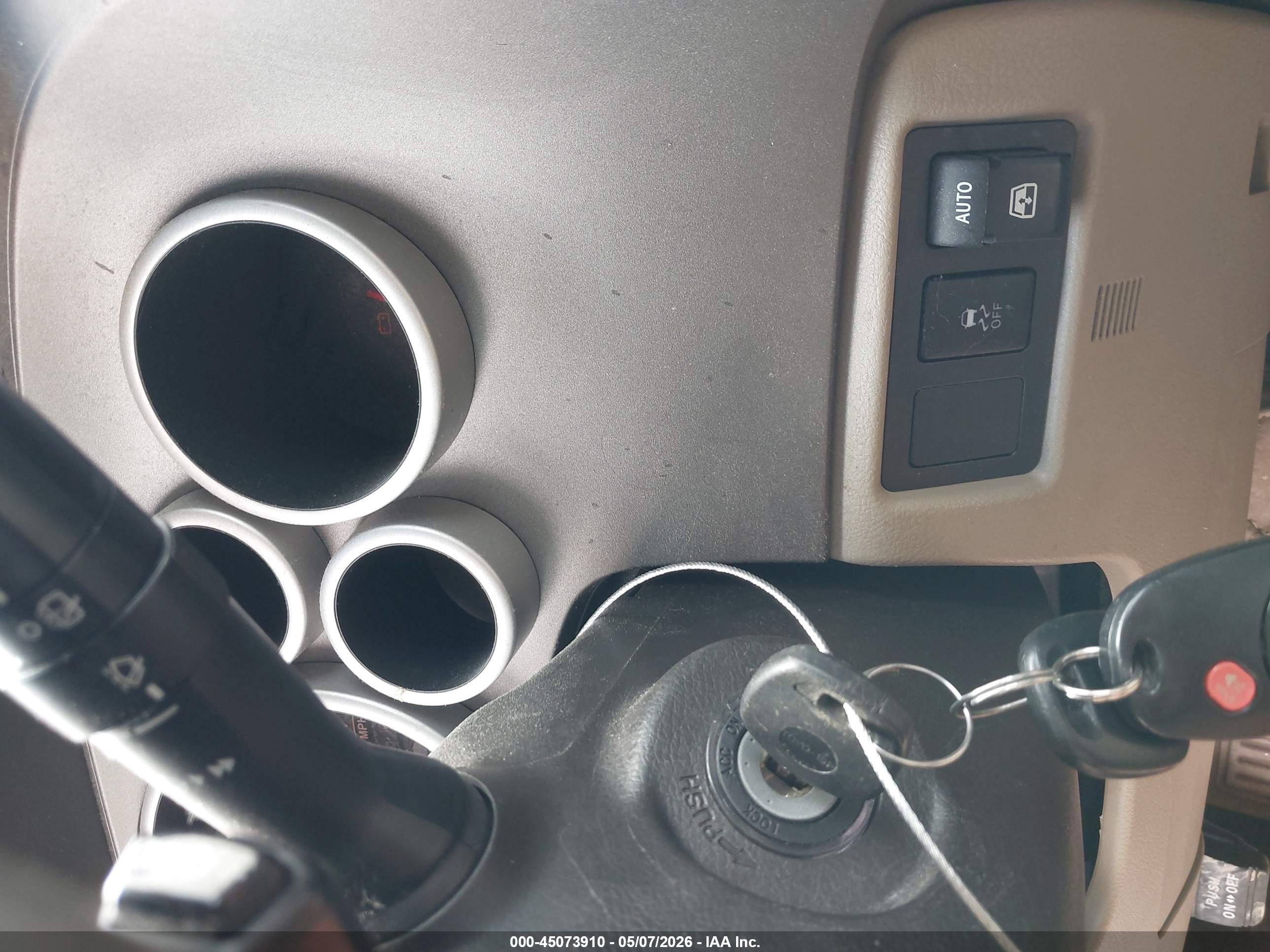 TOYOTA SEQUOIA image 11