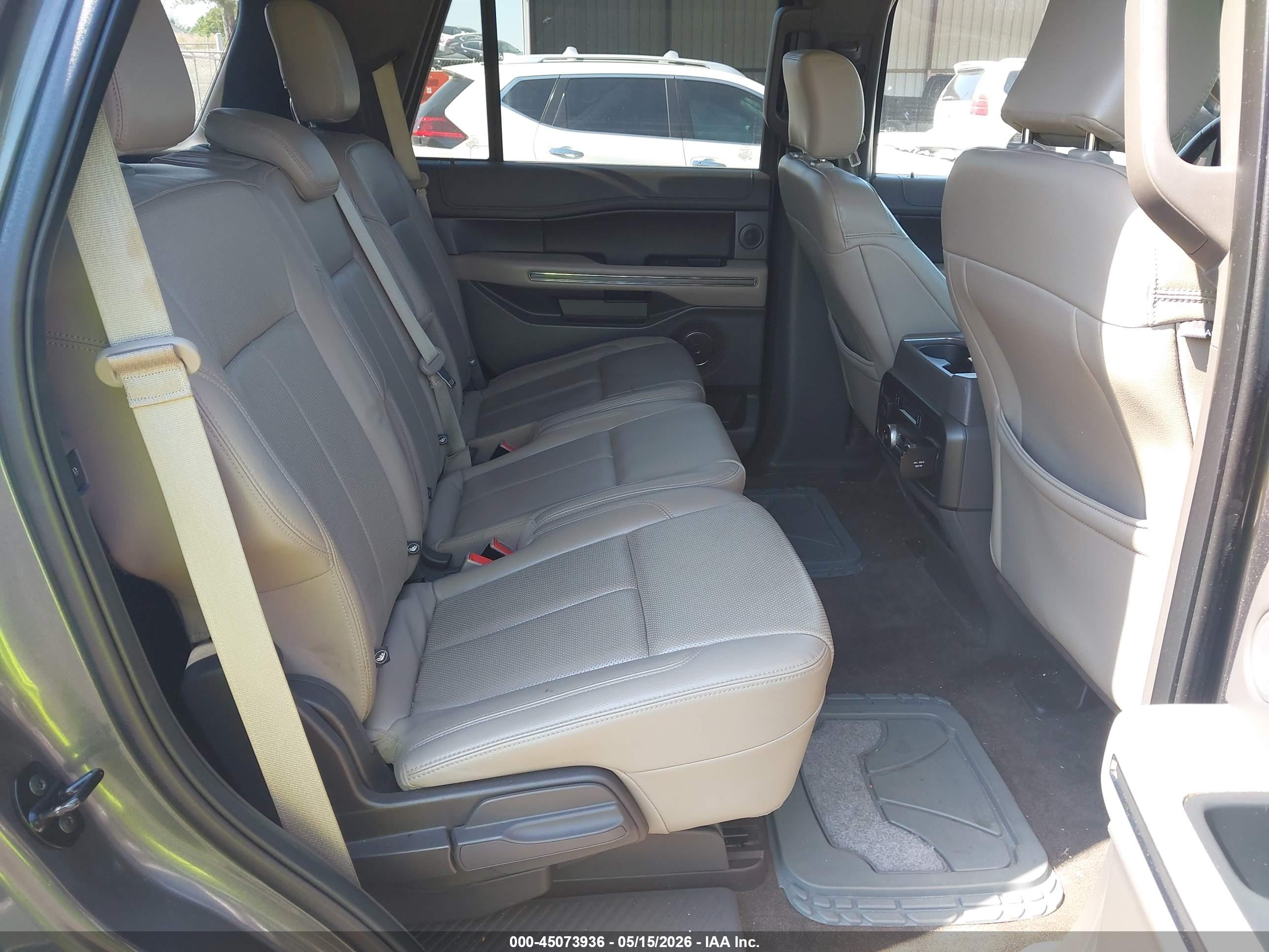 FORD EXPEDITION image 8