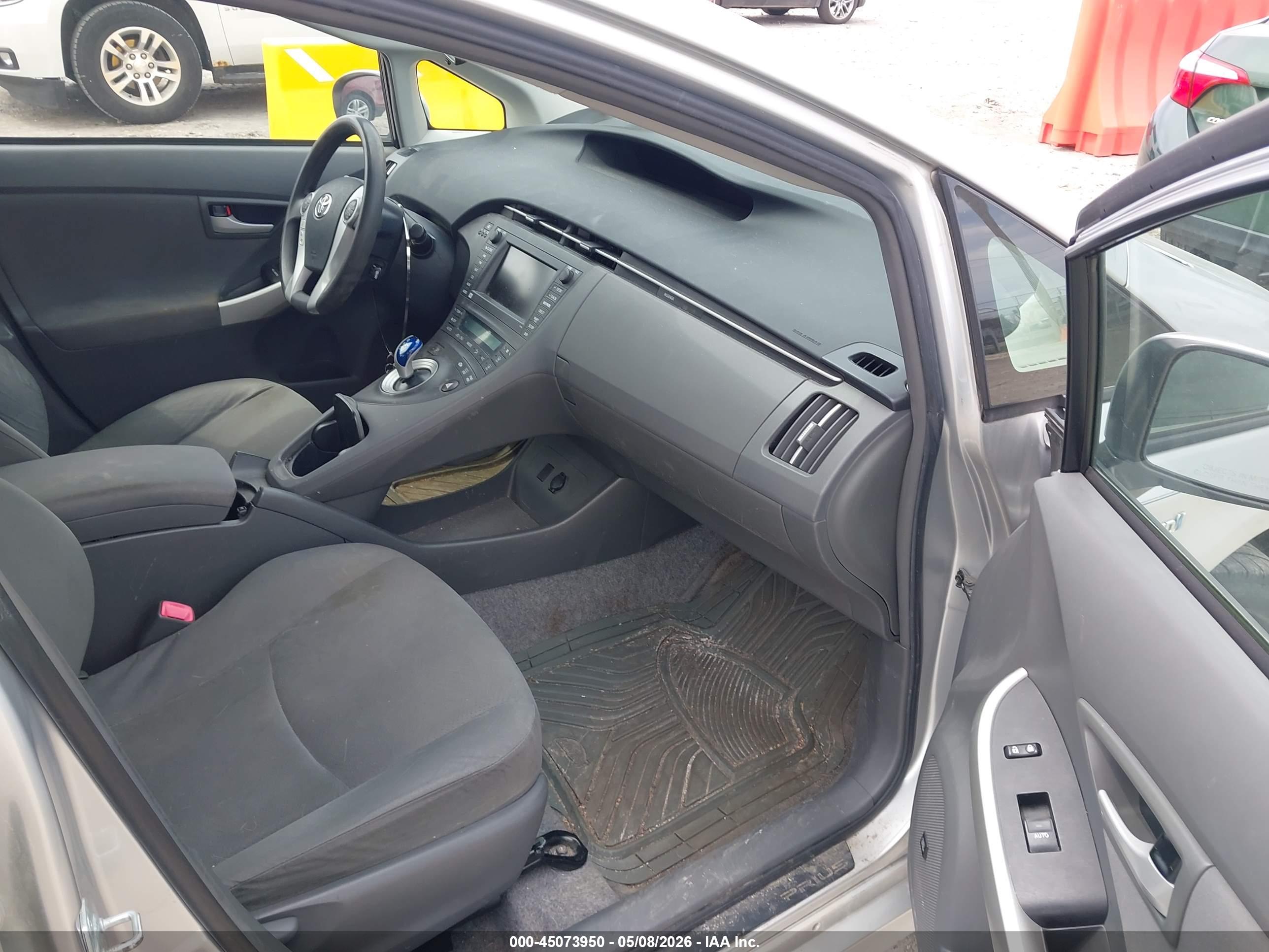 TOYOTA PRIUS image 5