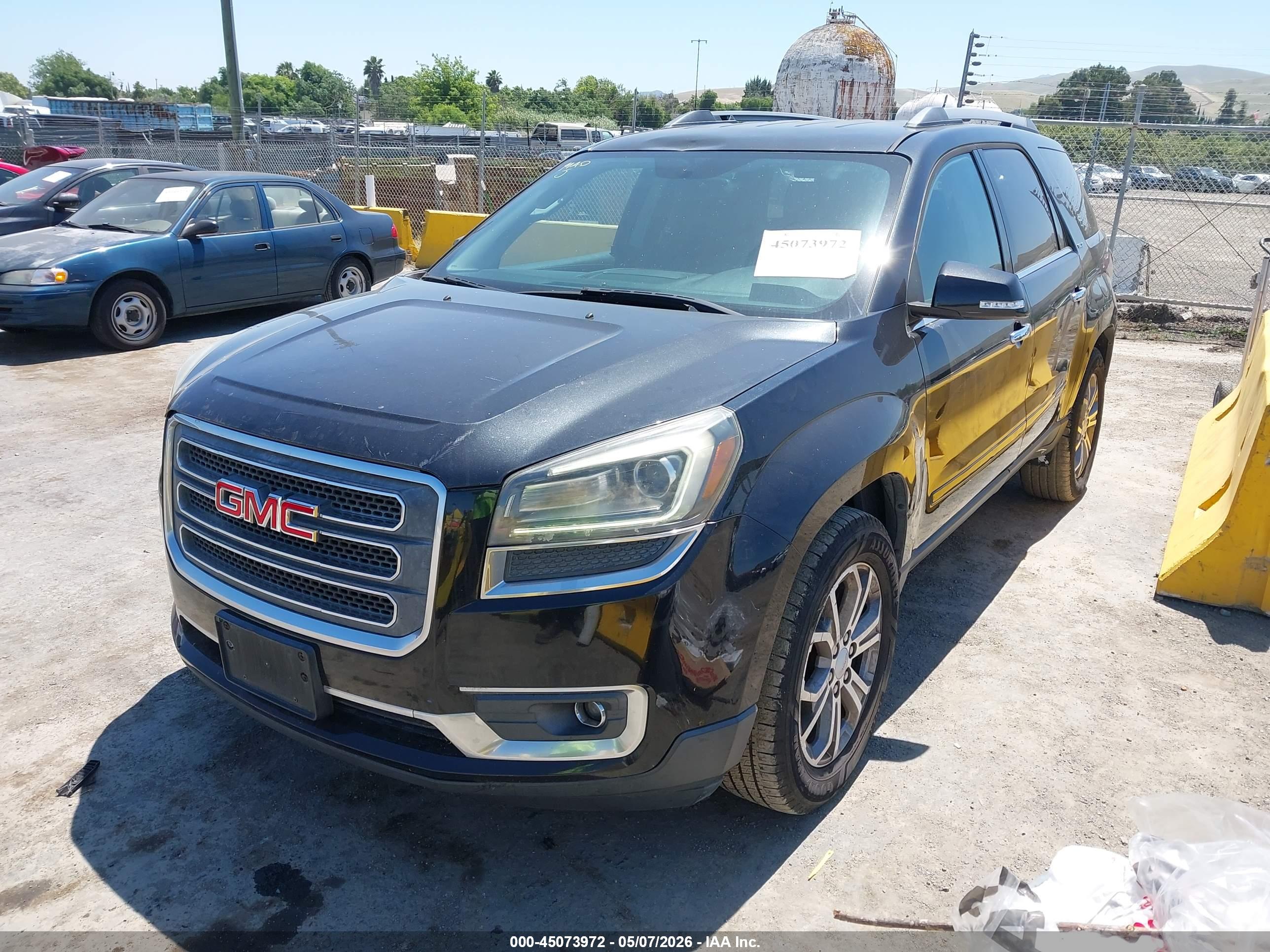 GMC ACADIA image 2
