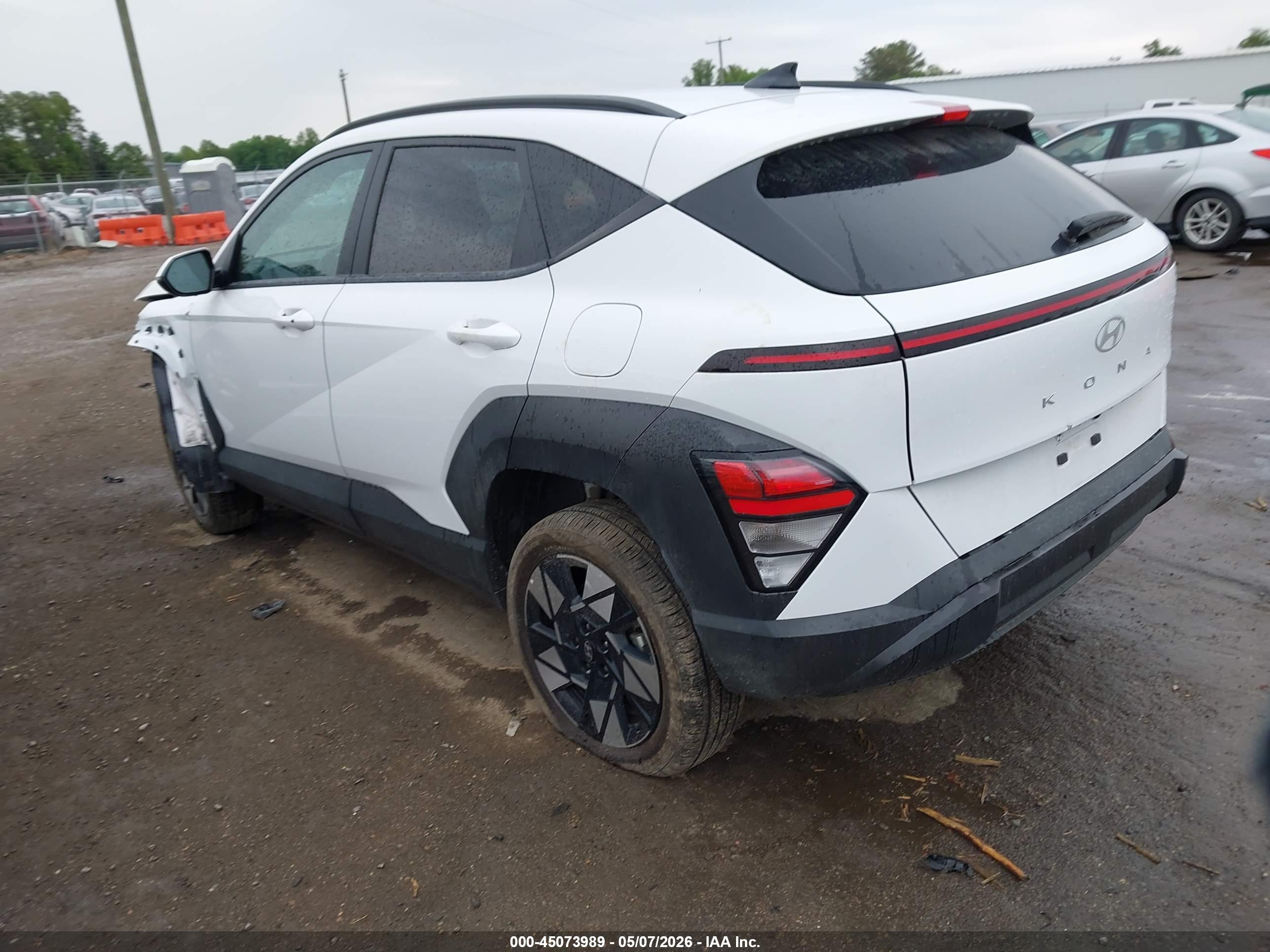 HYUNDAI KONA image 3