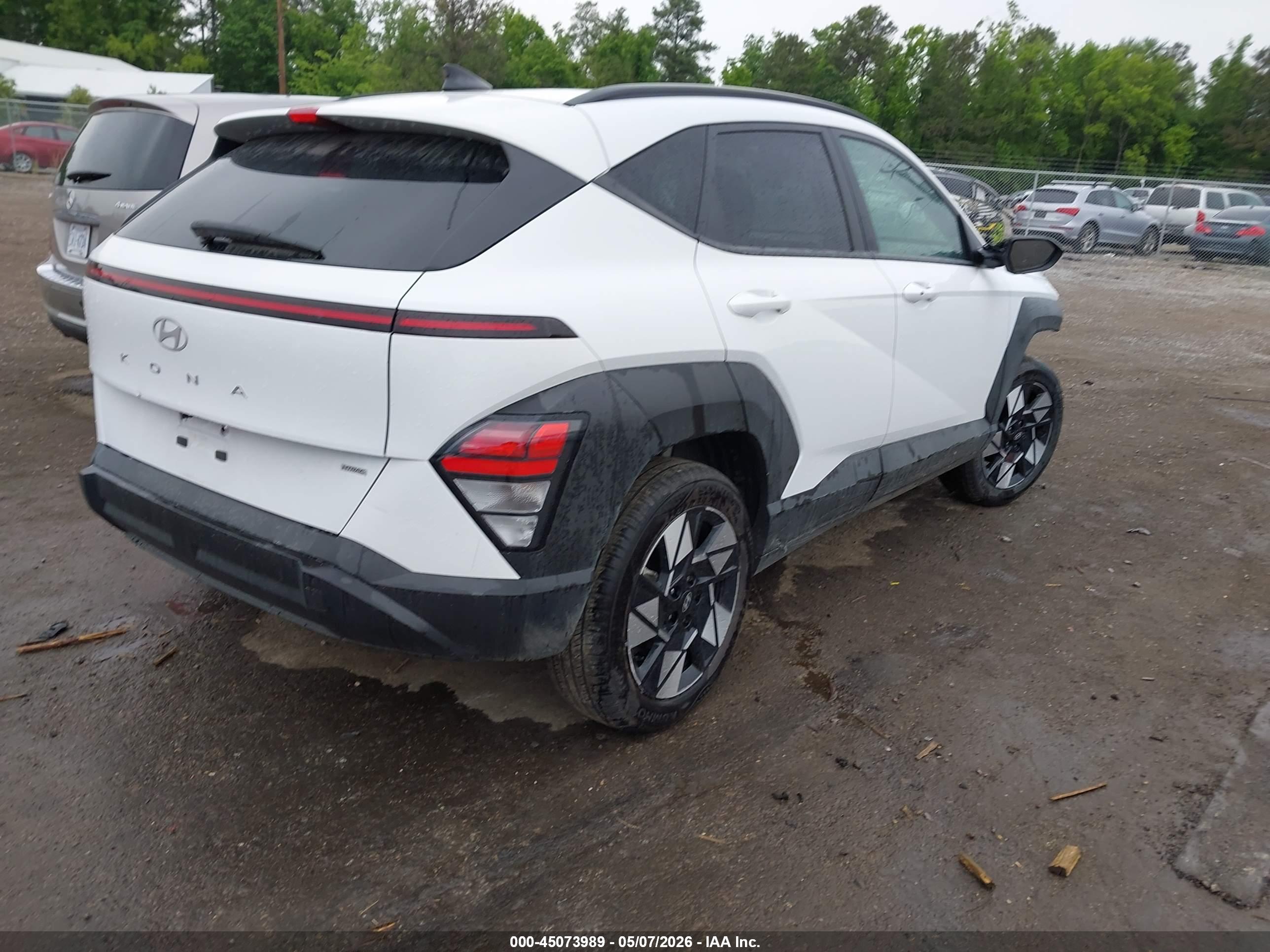 HYUNDAI KONA image 4