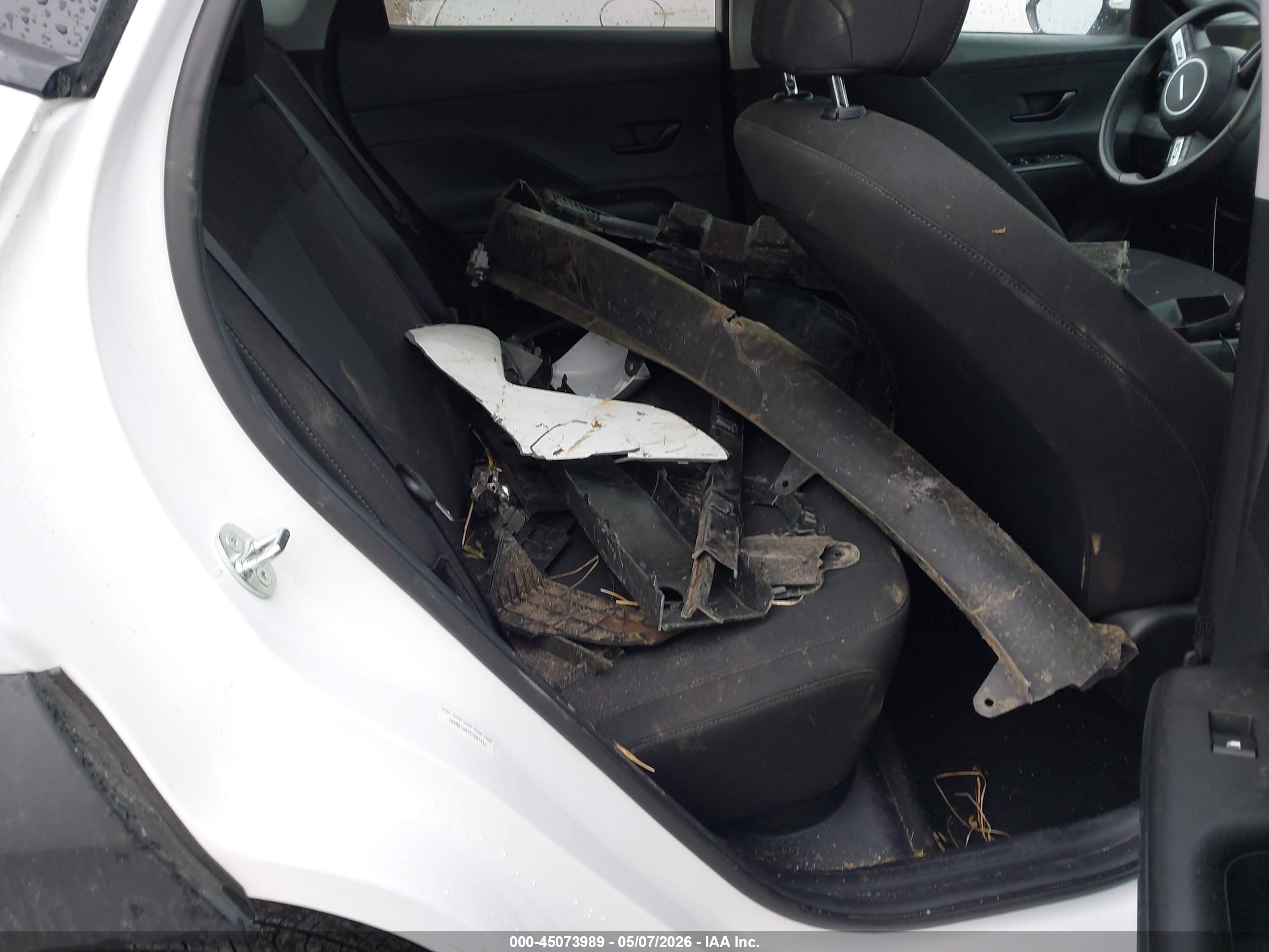 HYUNDAI KONA image 8