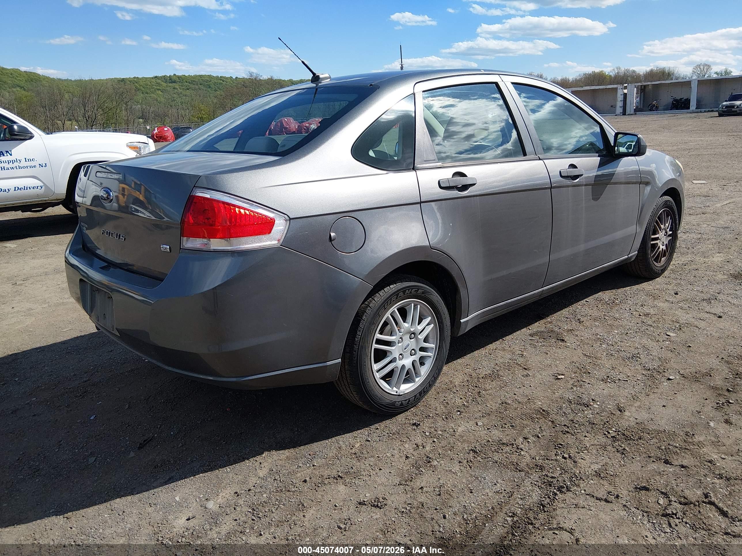 FORD FOCUS image 4