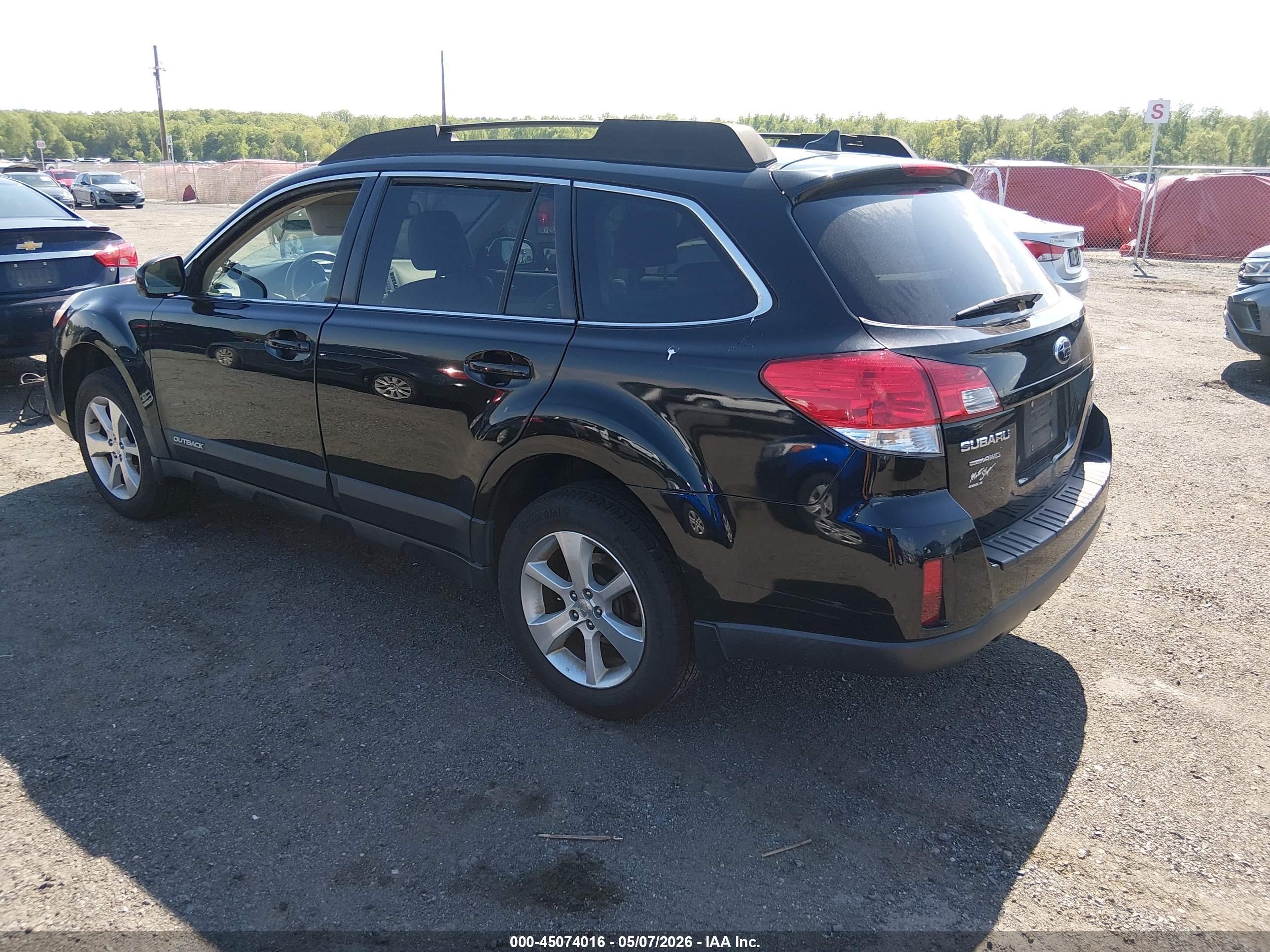 SUBARU OUTBACK image 3