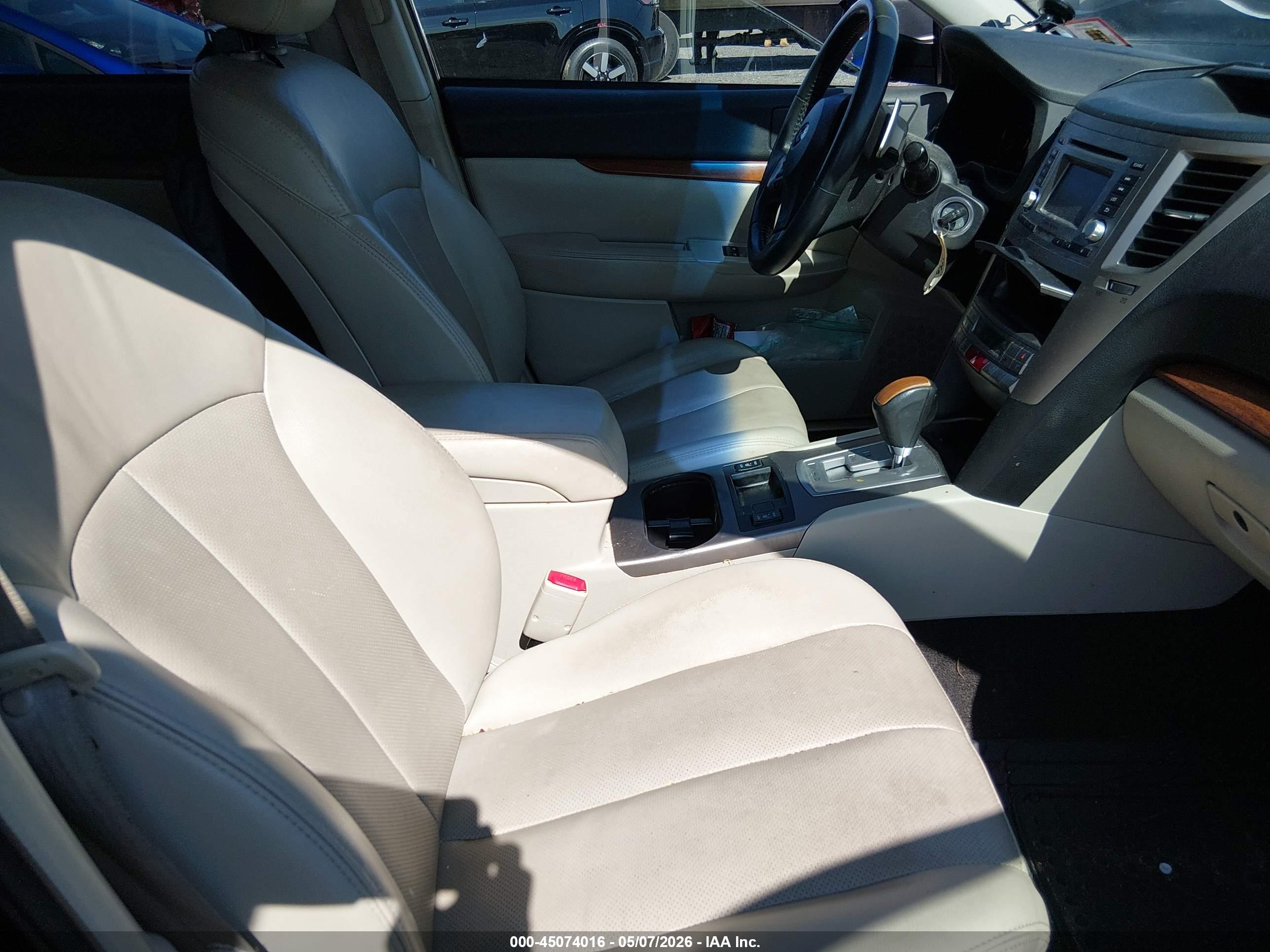SUBARU OUTBACK image 5
