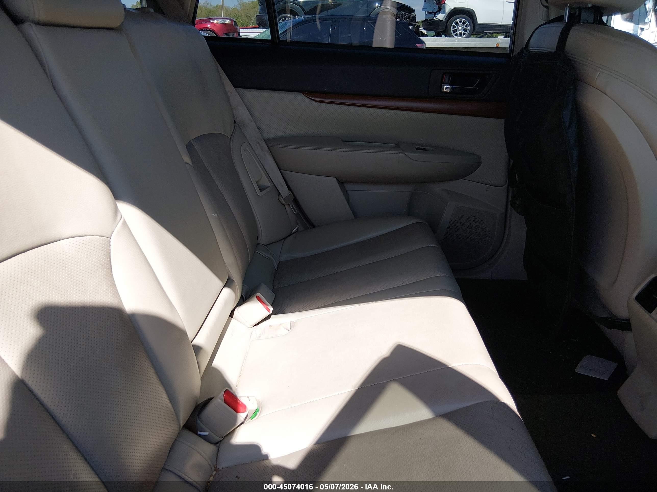 SUBARU OUTBACK image 8