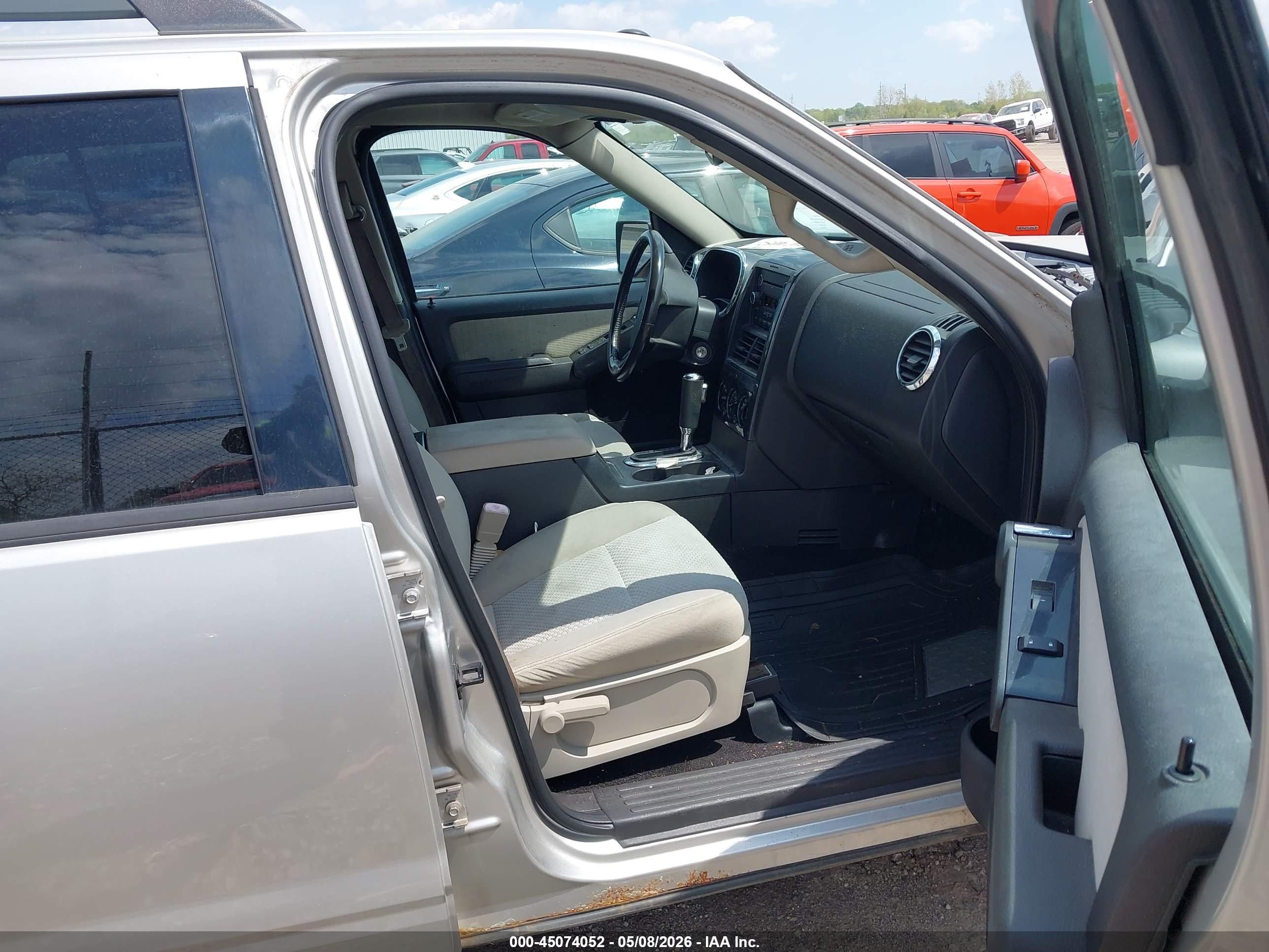 FORD EXPLORER image 5
