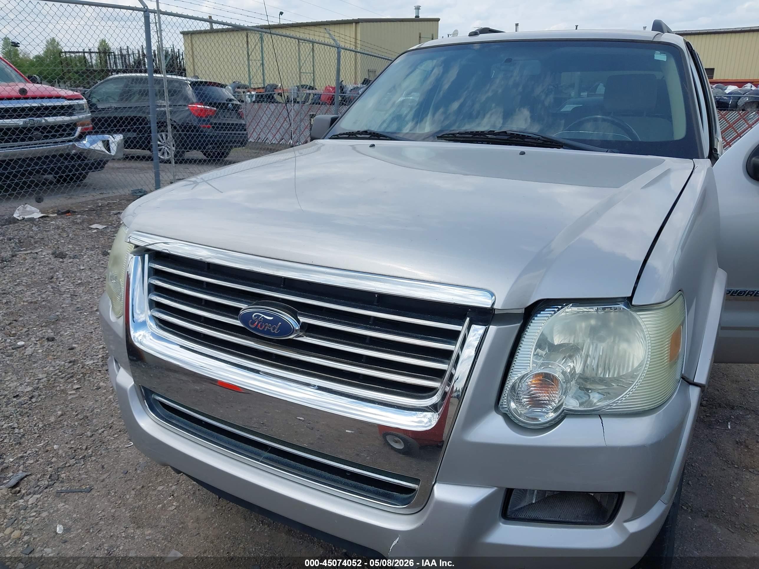 FORD EXPLORER image 6