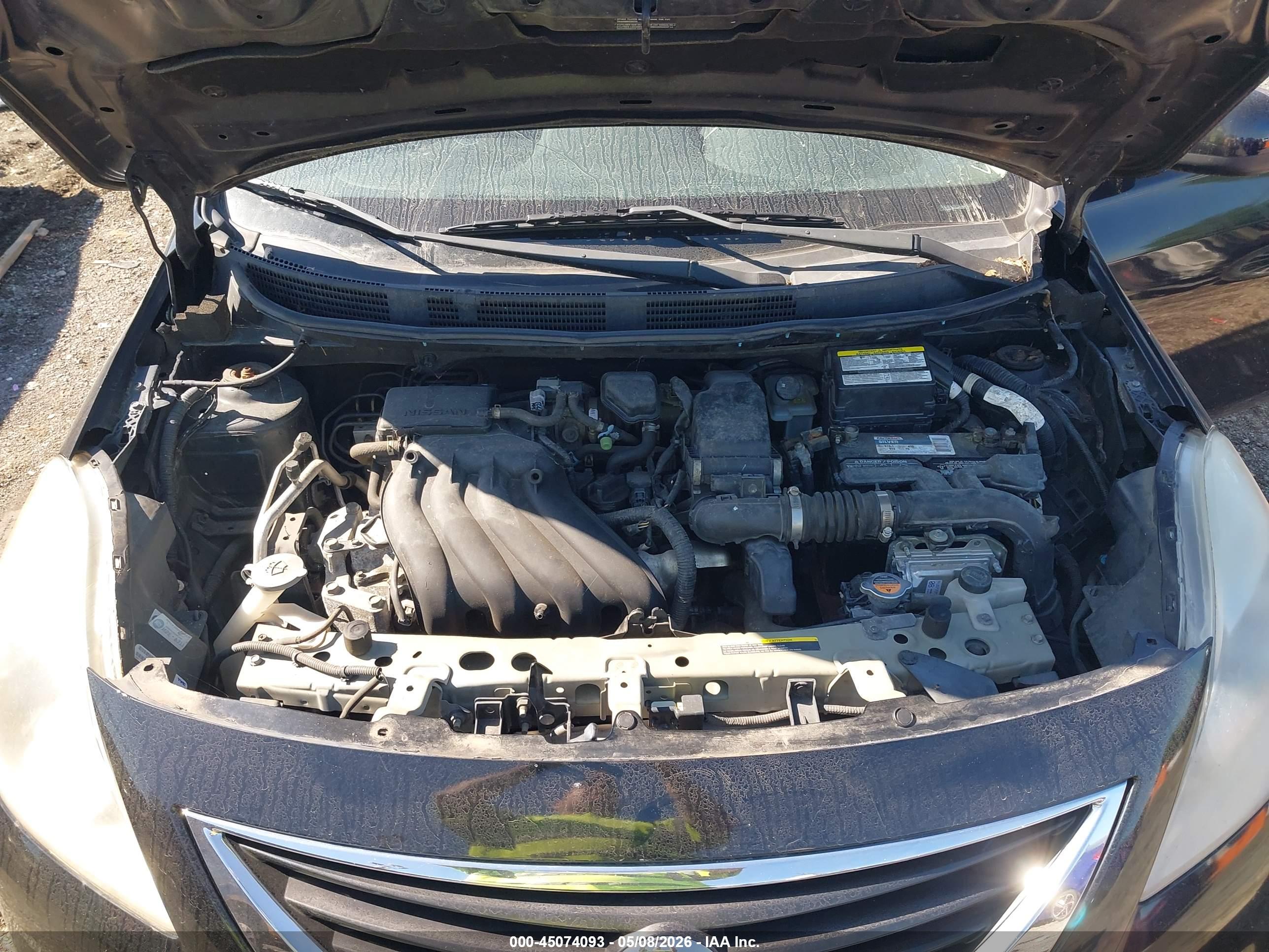 NISSAN VERSA image 10