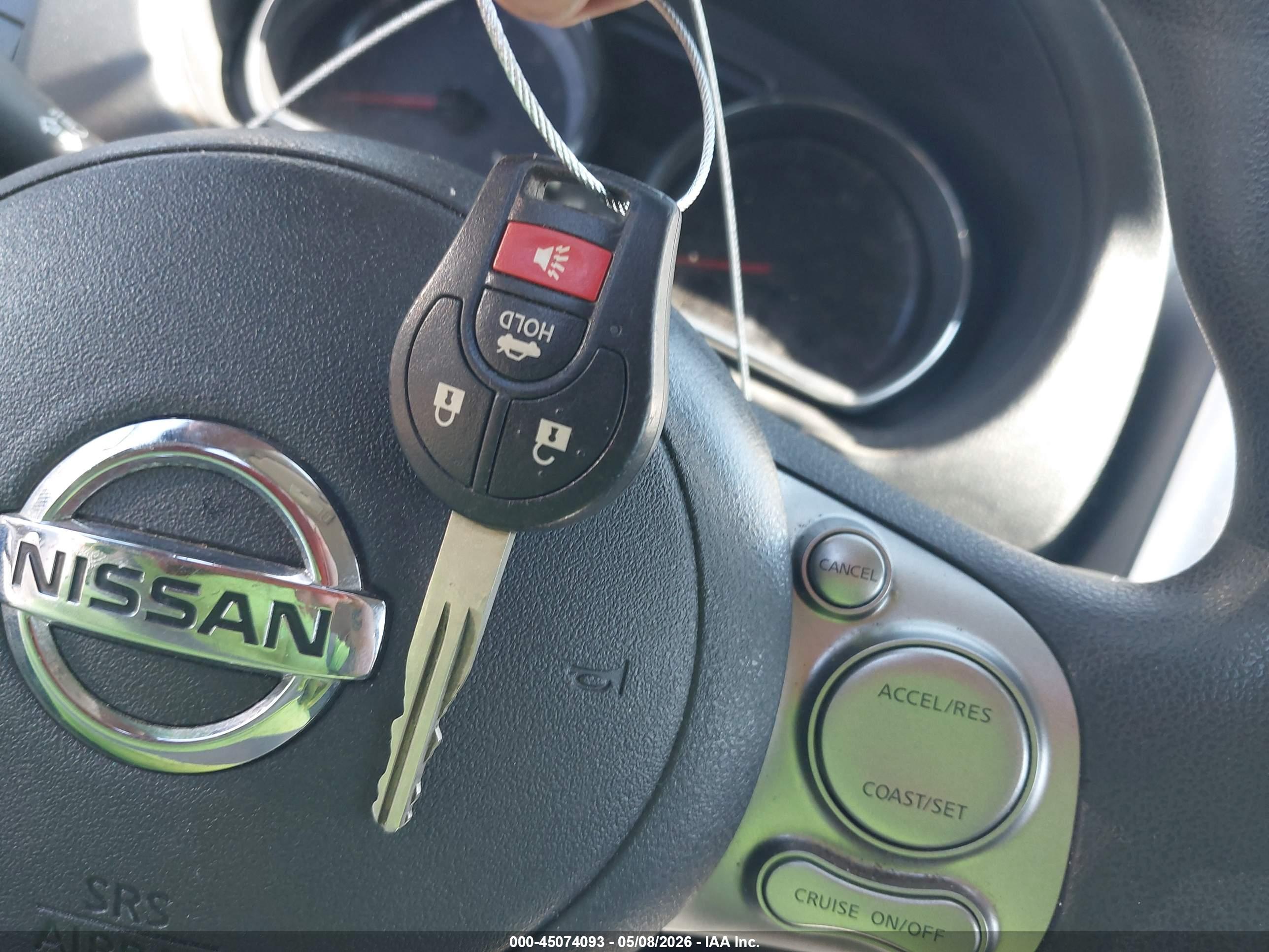 NISSAN VERSA image 11
