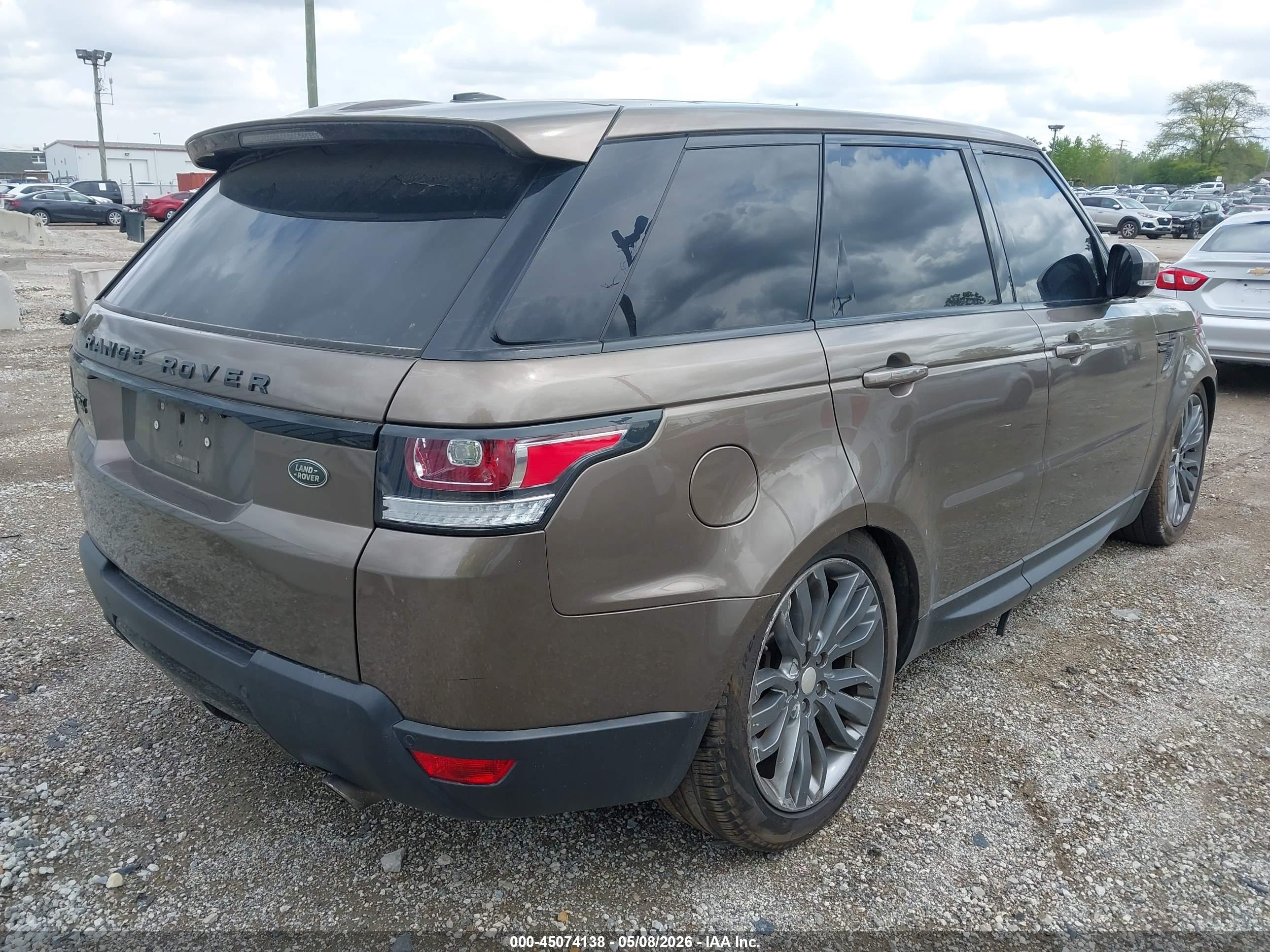 LAND ROVER image 4