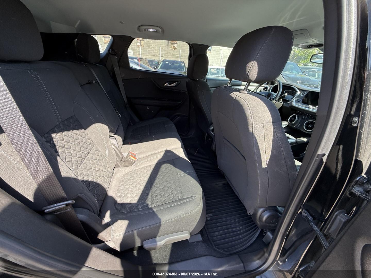 CHEVROLET BLAZER image 8