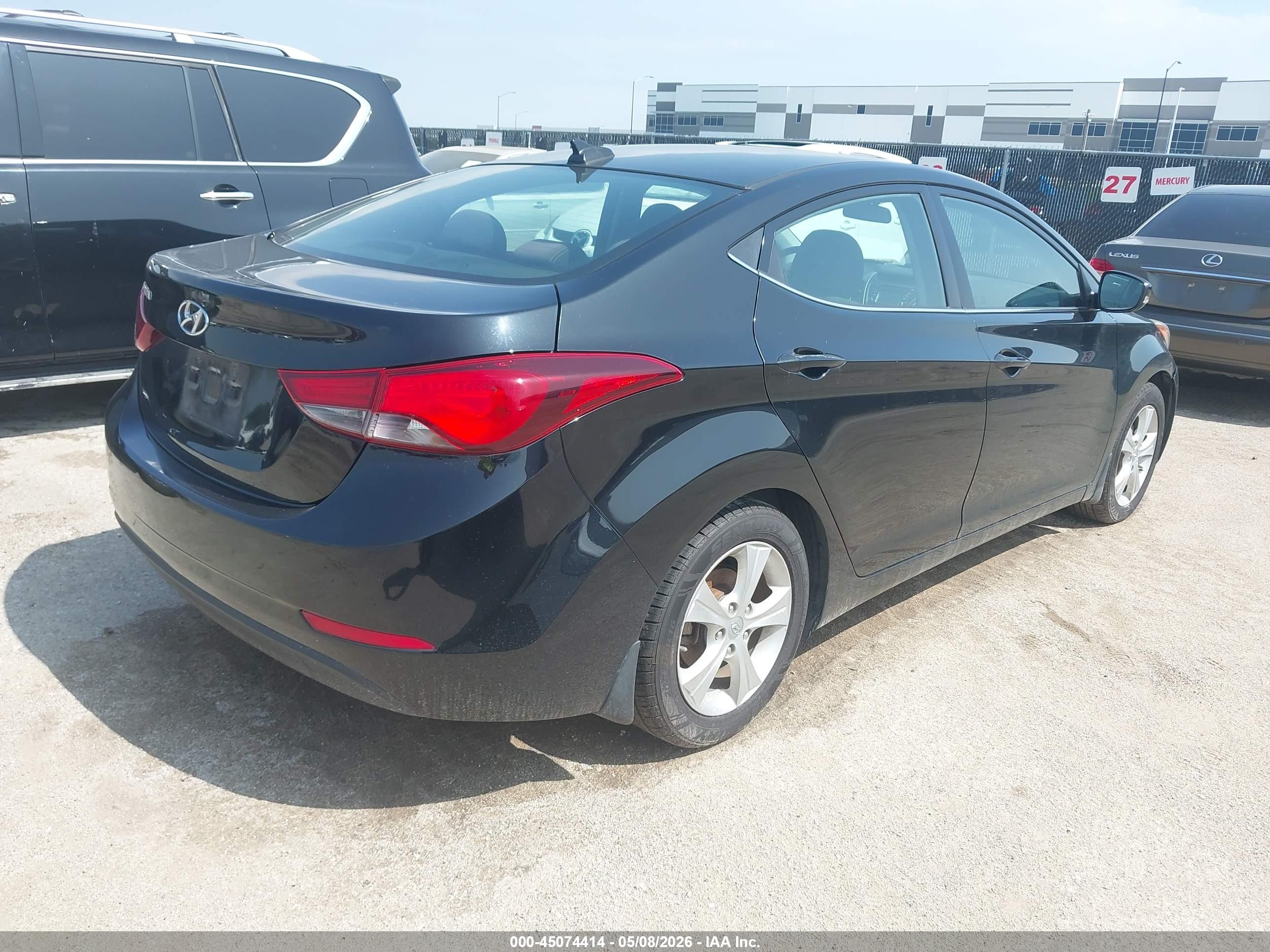 HYUNDAI ELANTRA image 4