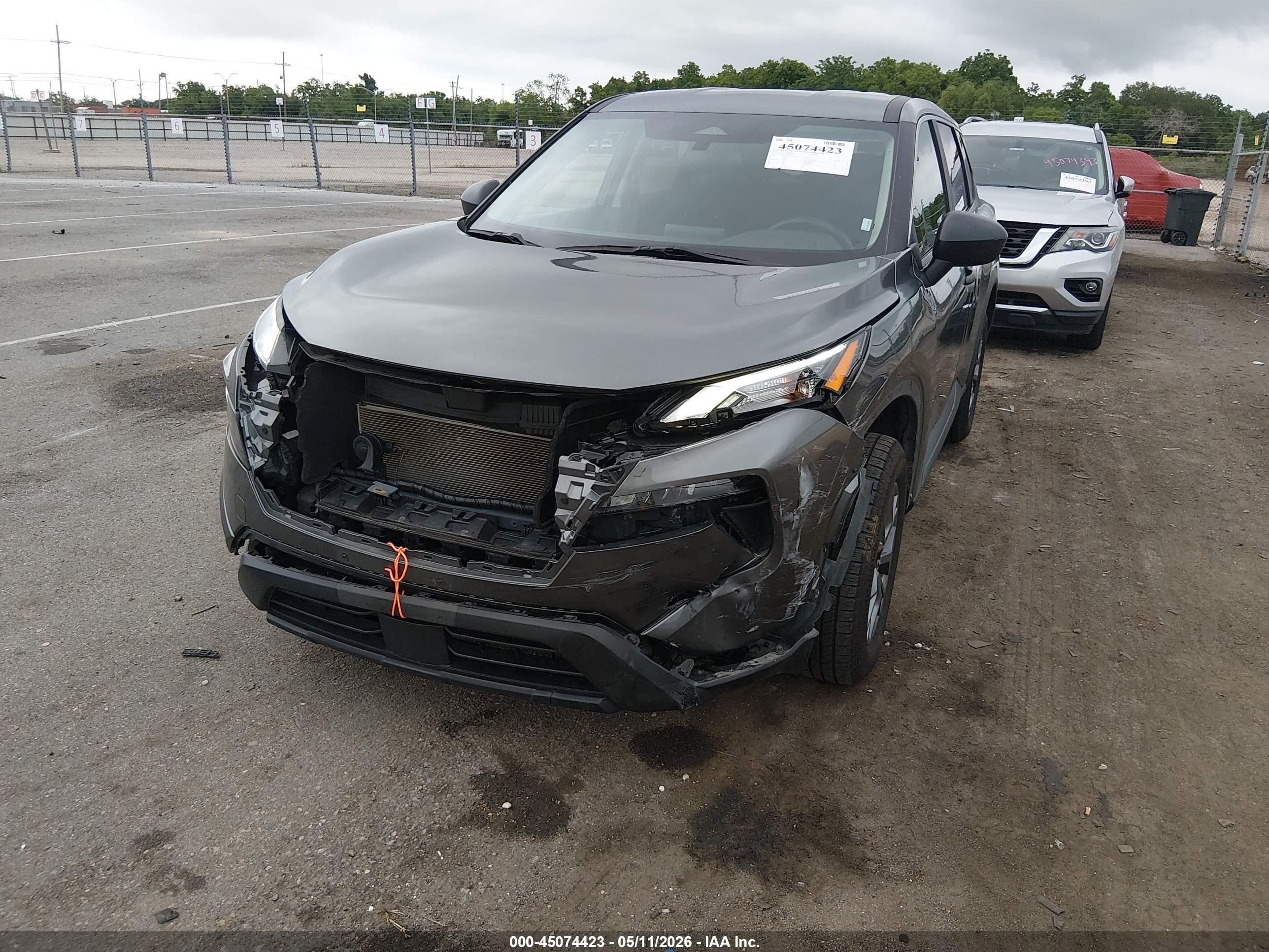NISSAN ROGUE image 2