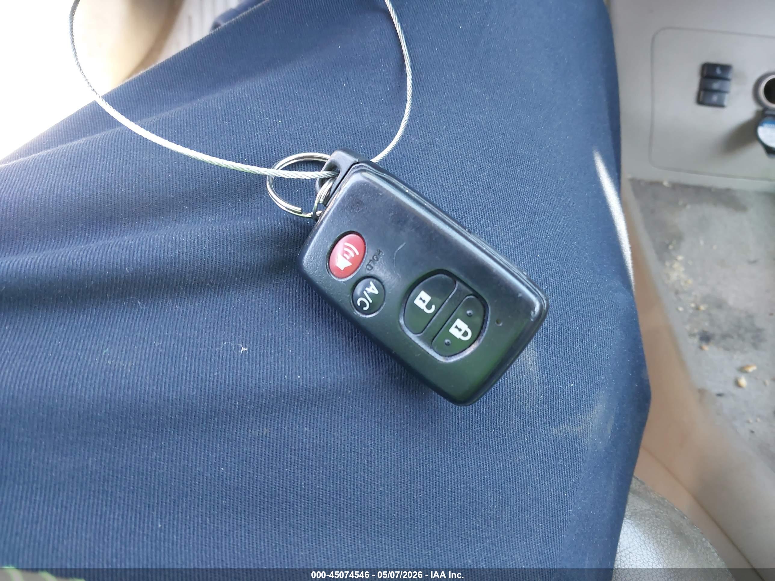 TOYOTA PRIUS image 11