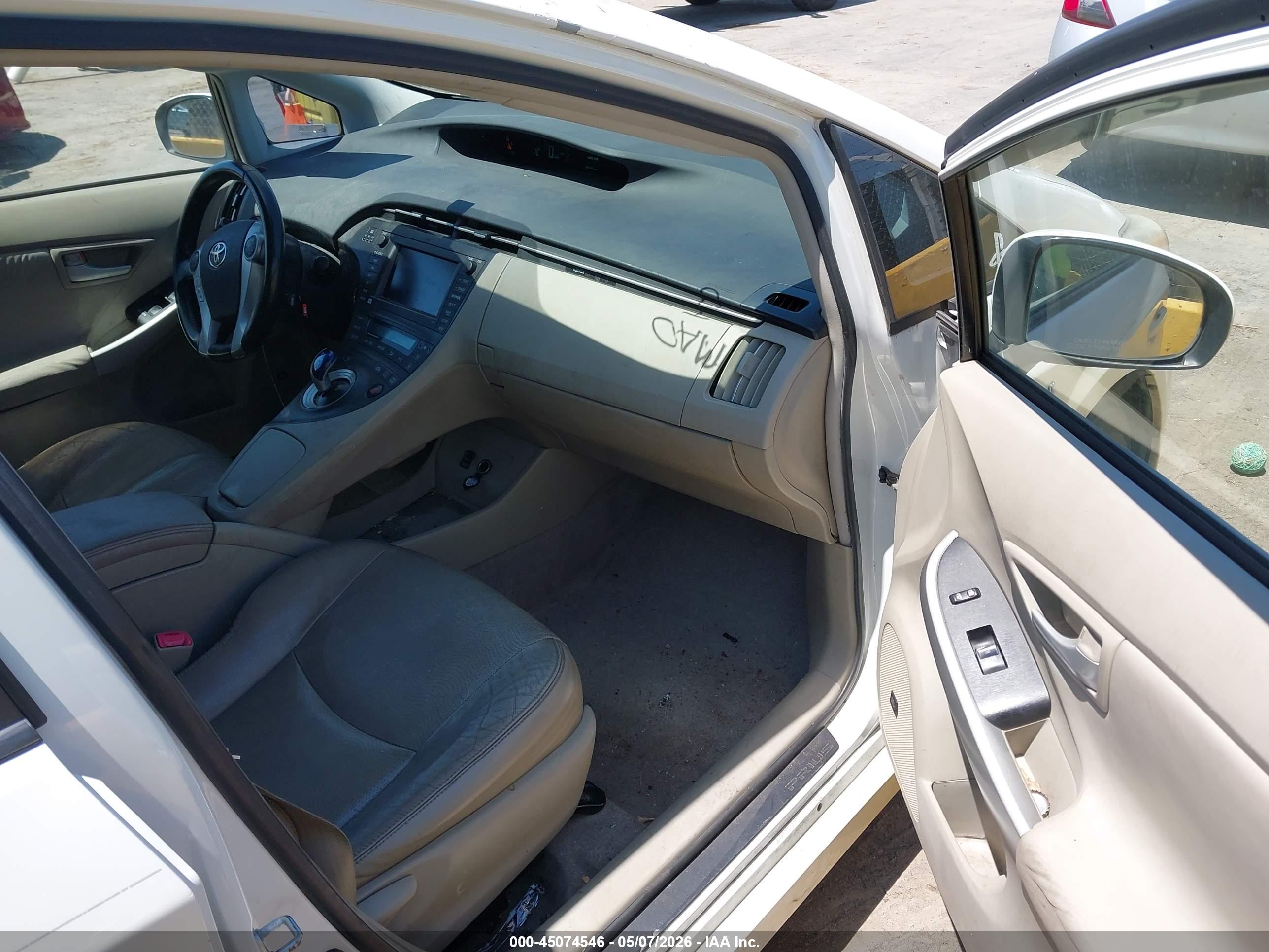 TOYOTA PRIUS image 5