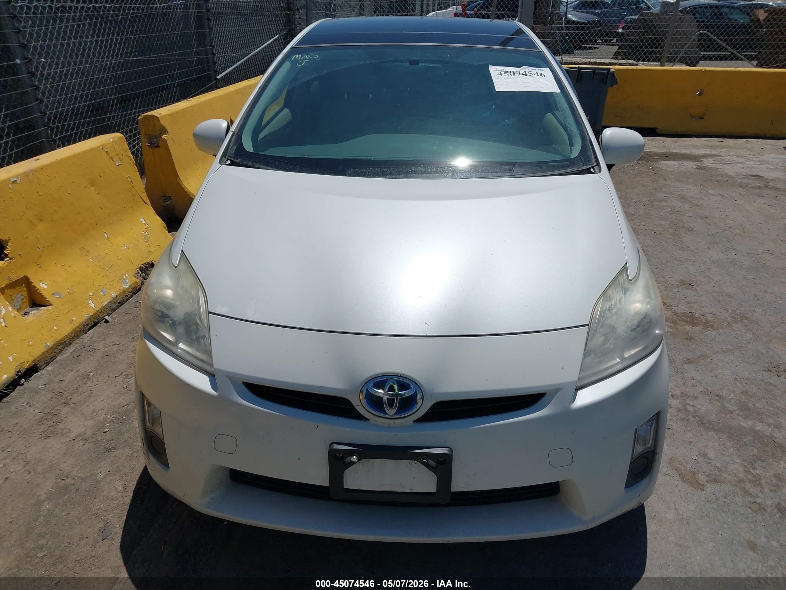 TOYOTA PRIUS image 6