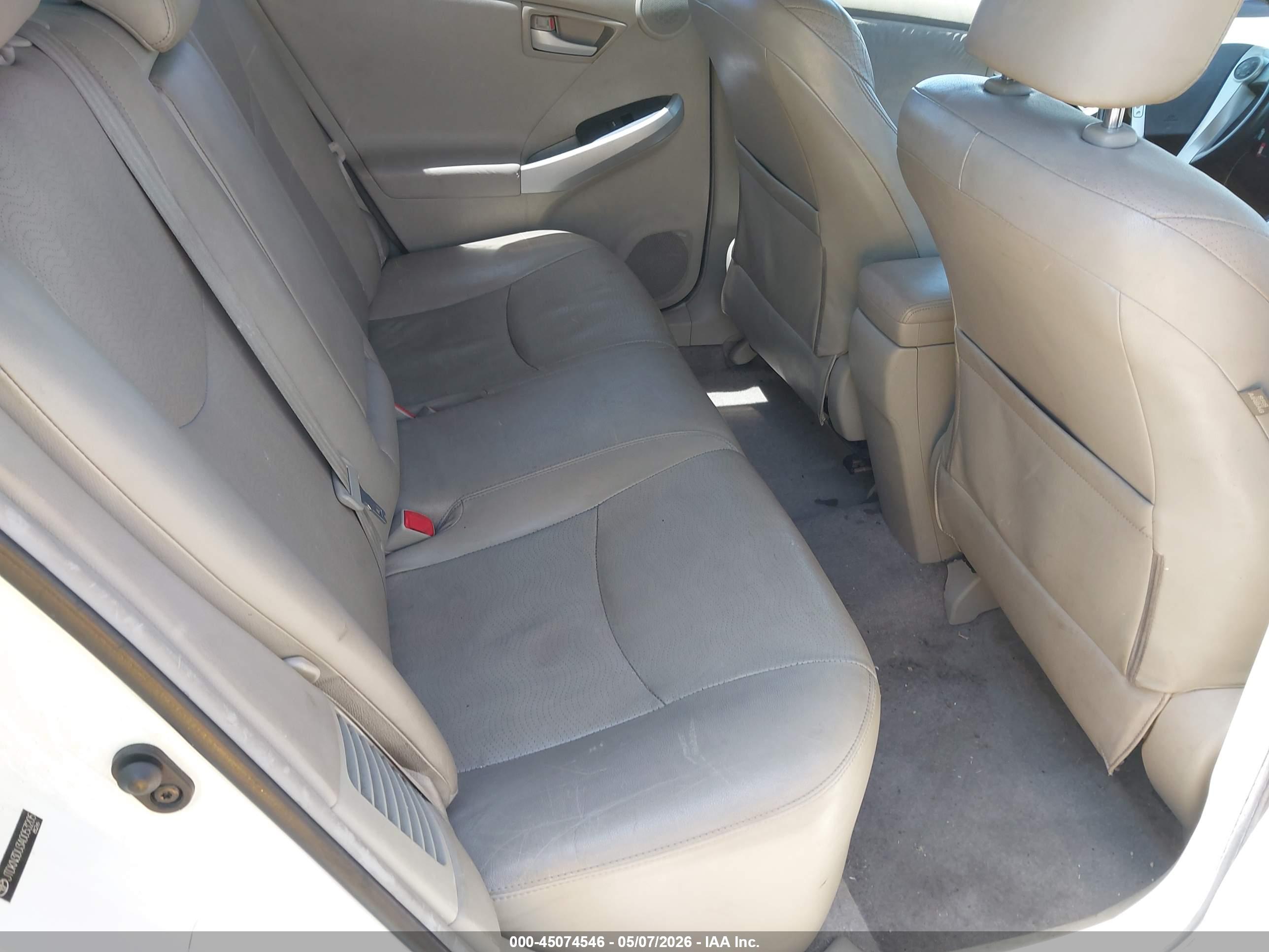 TOYOTA PRIUS image 8