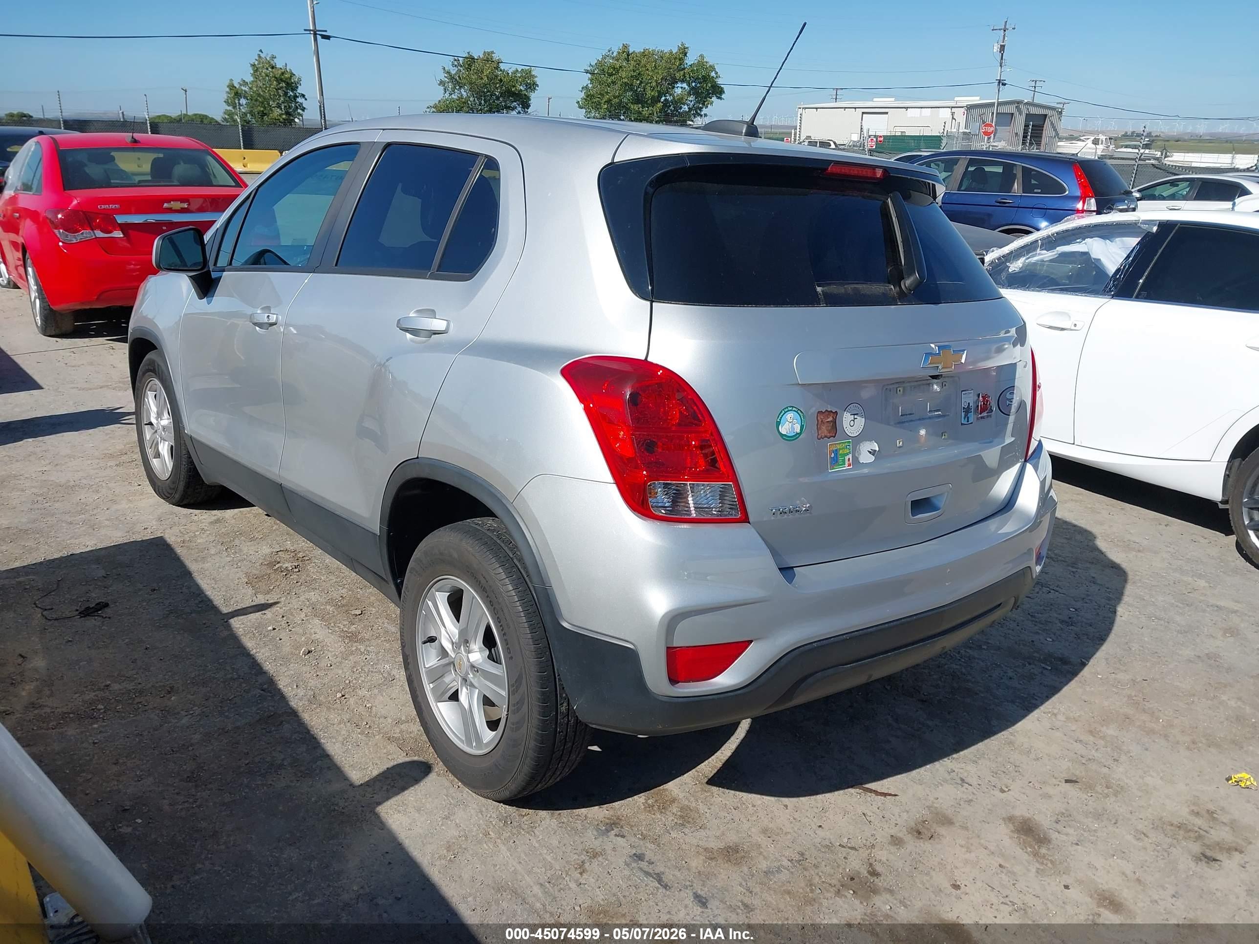 CHEVROLET TRAX image 3