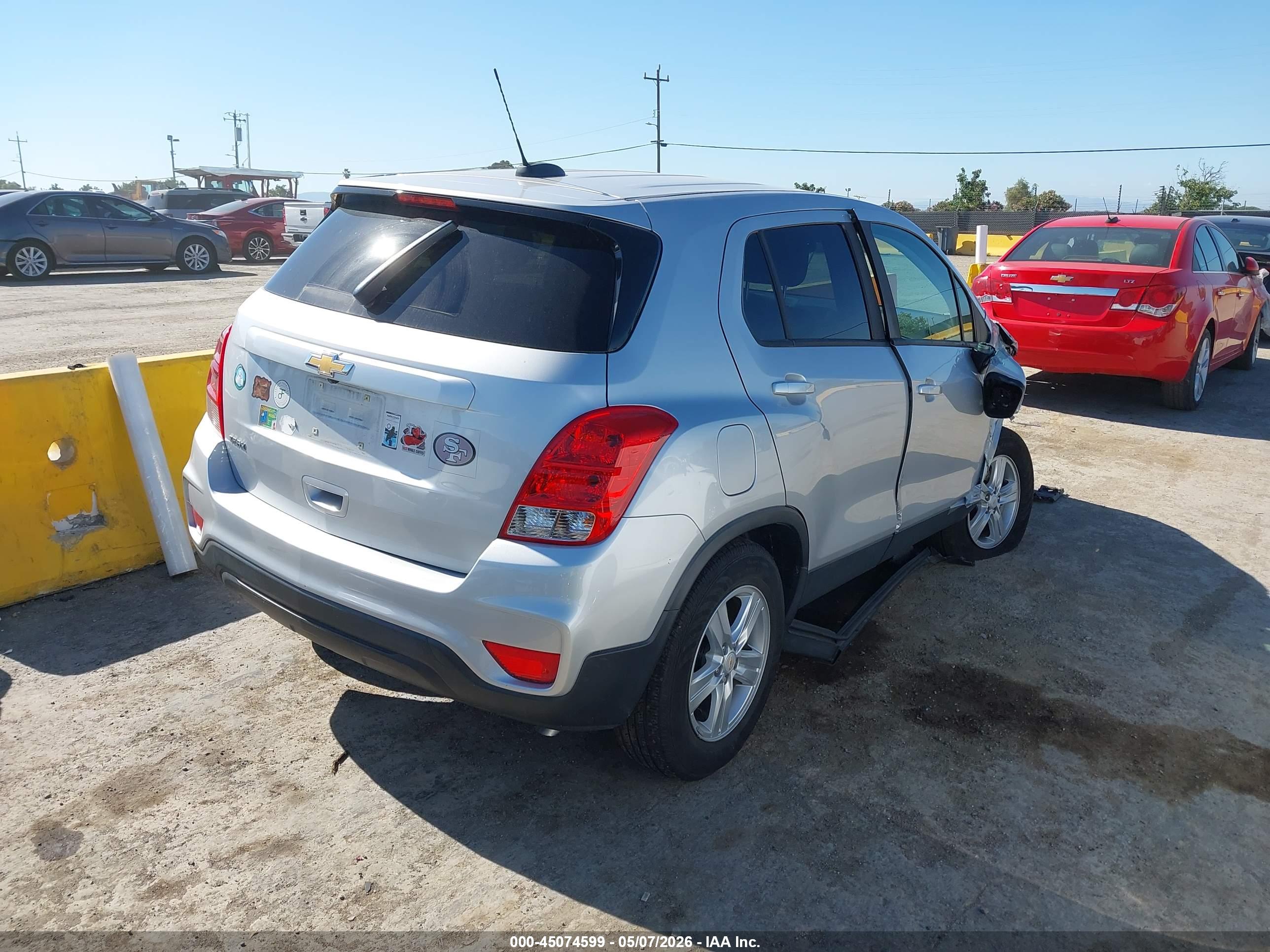 CHEVROLET TRAX image 4