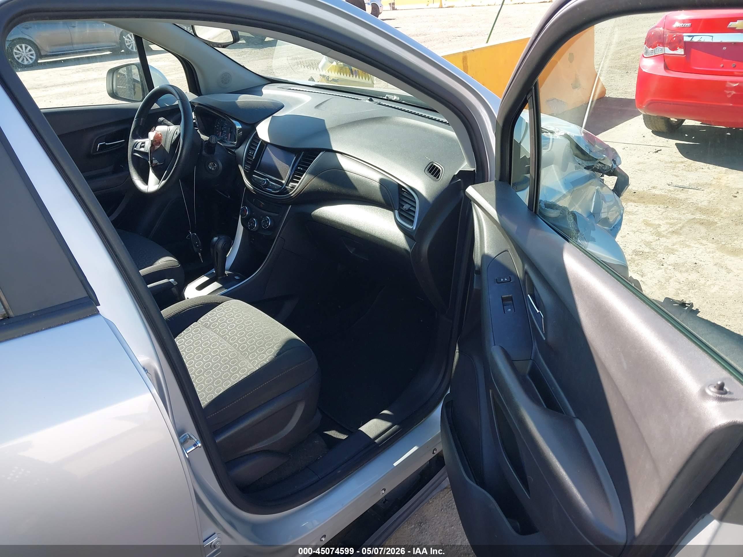 CHEVROLET TRAX image 5