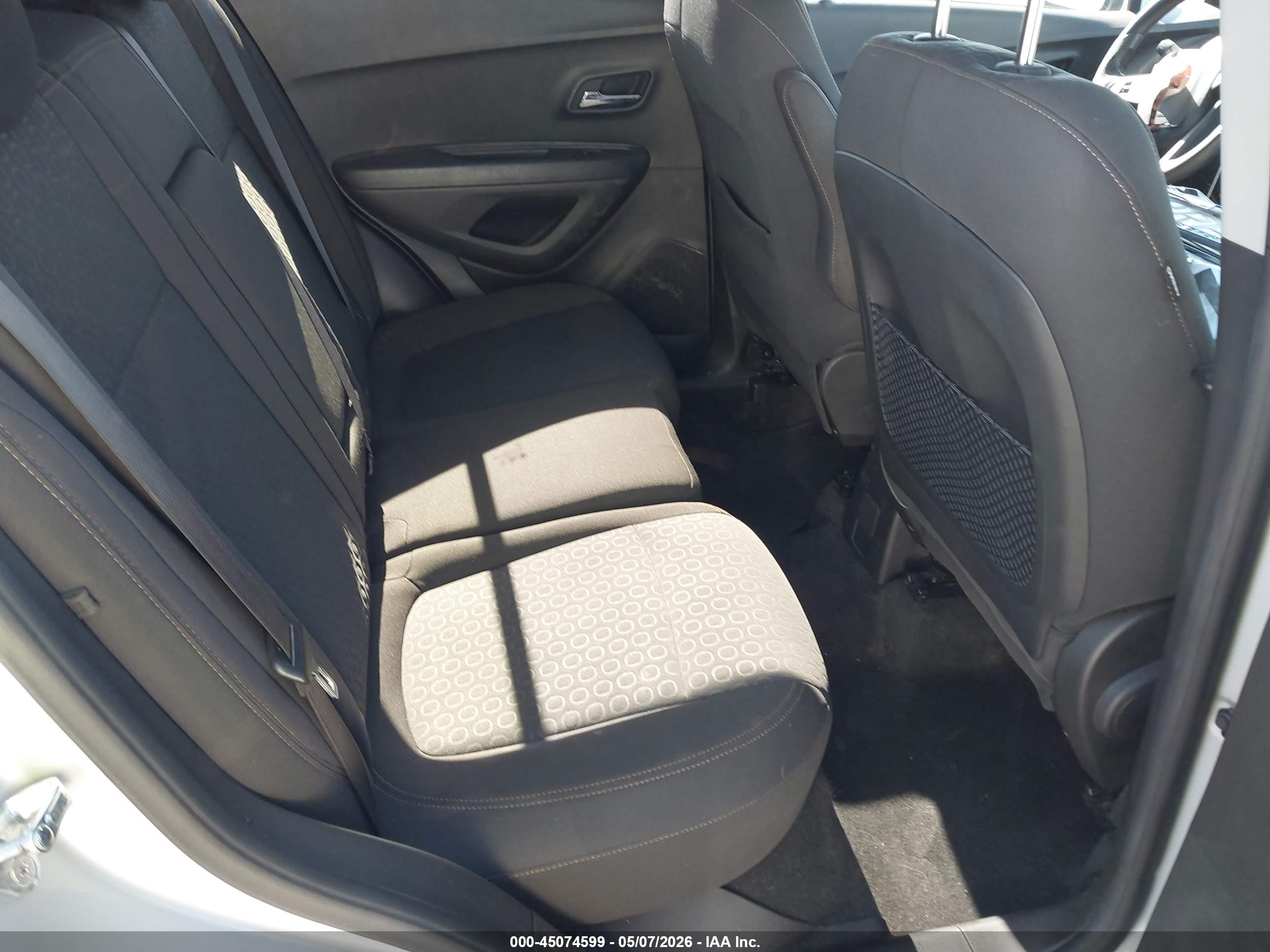 CHEVROLET TRAX image 8