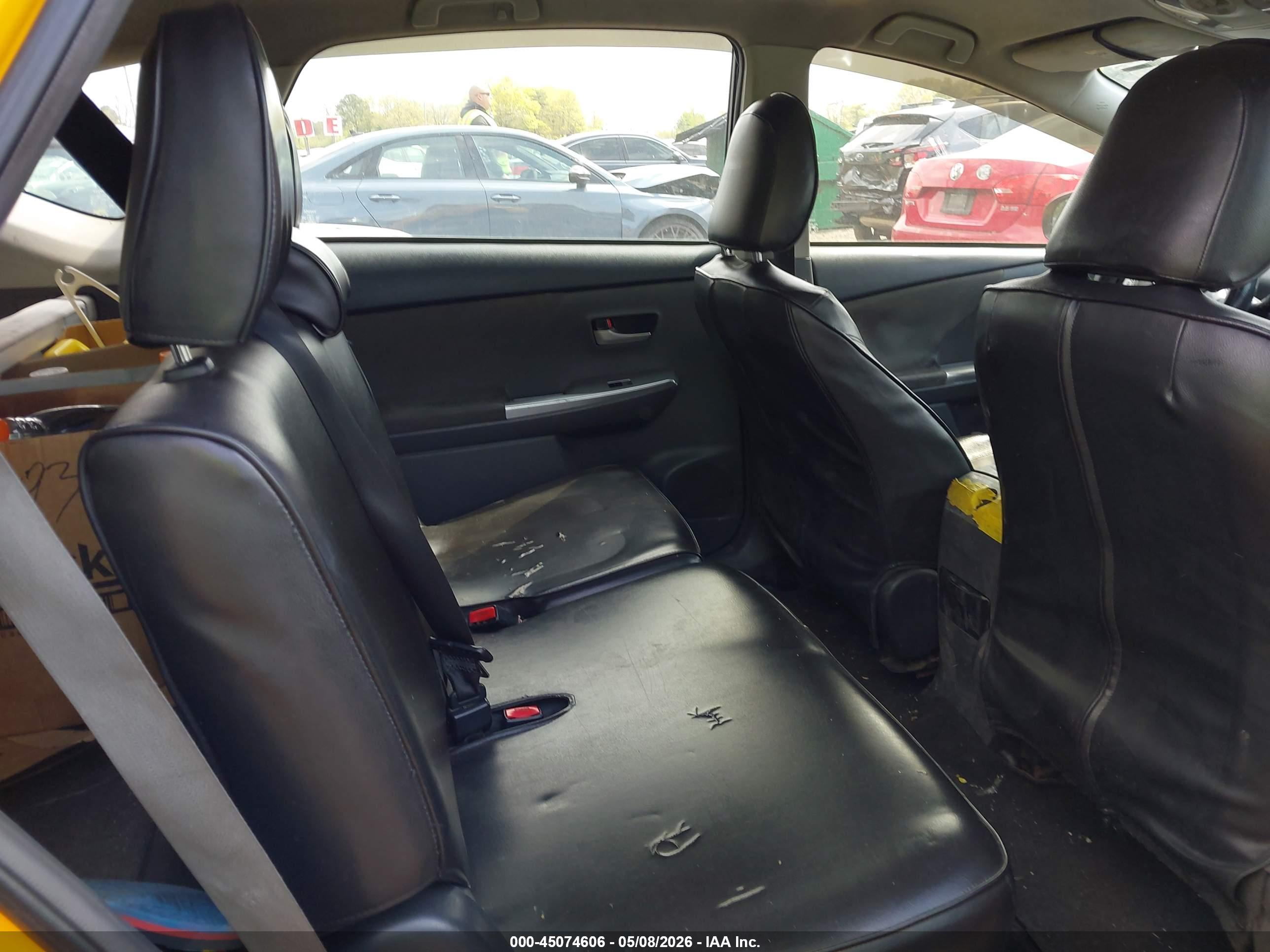 TOYOTA PRIUS image 8