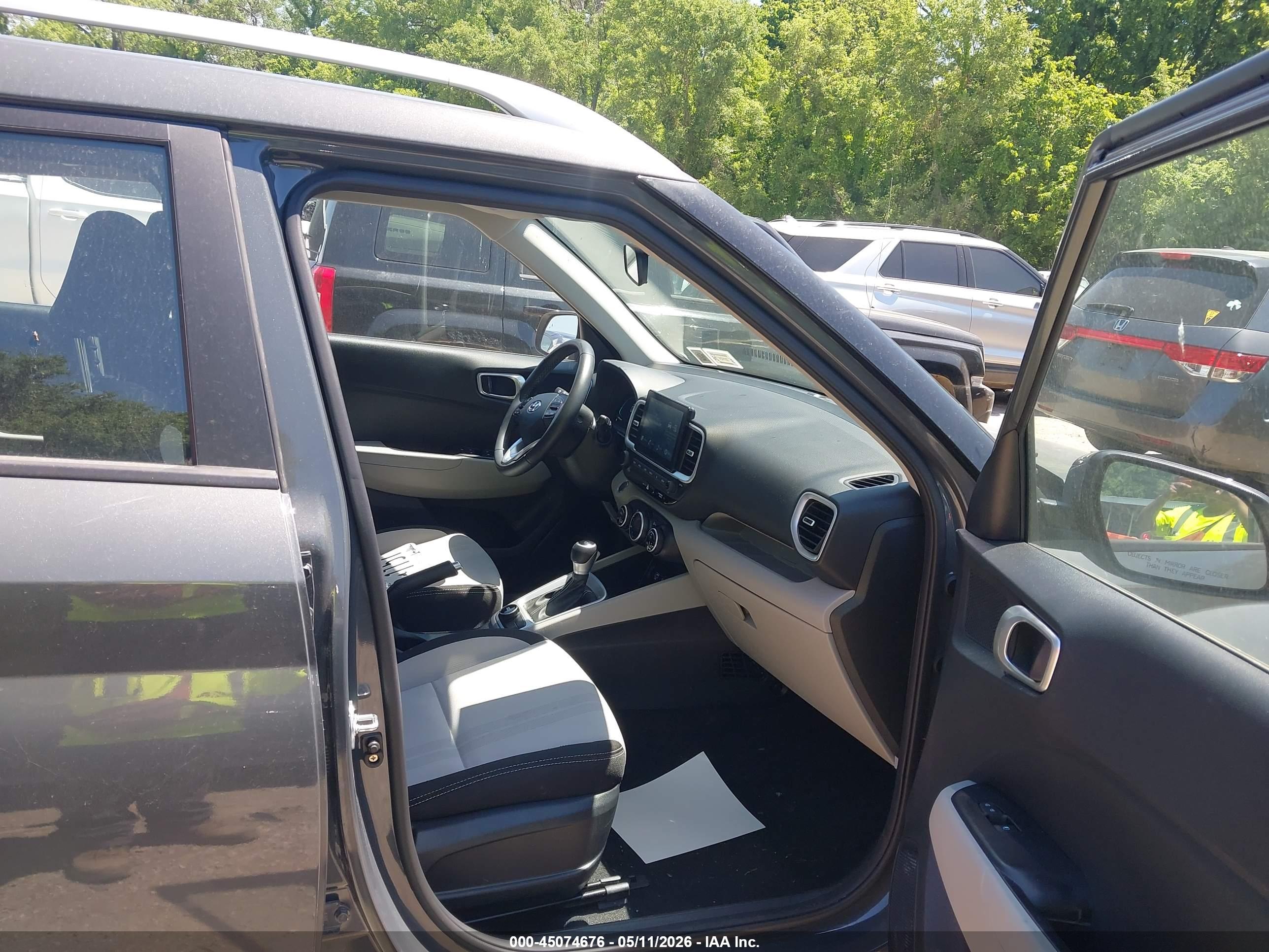 HYUNDAI VENUE image 5