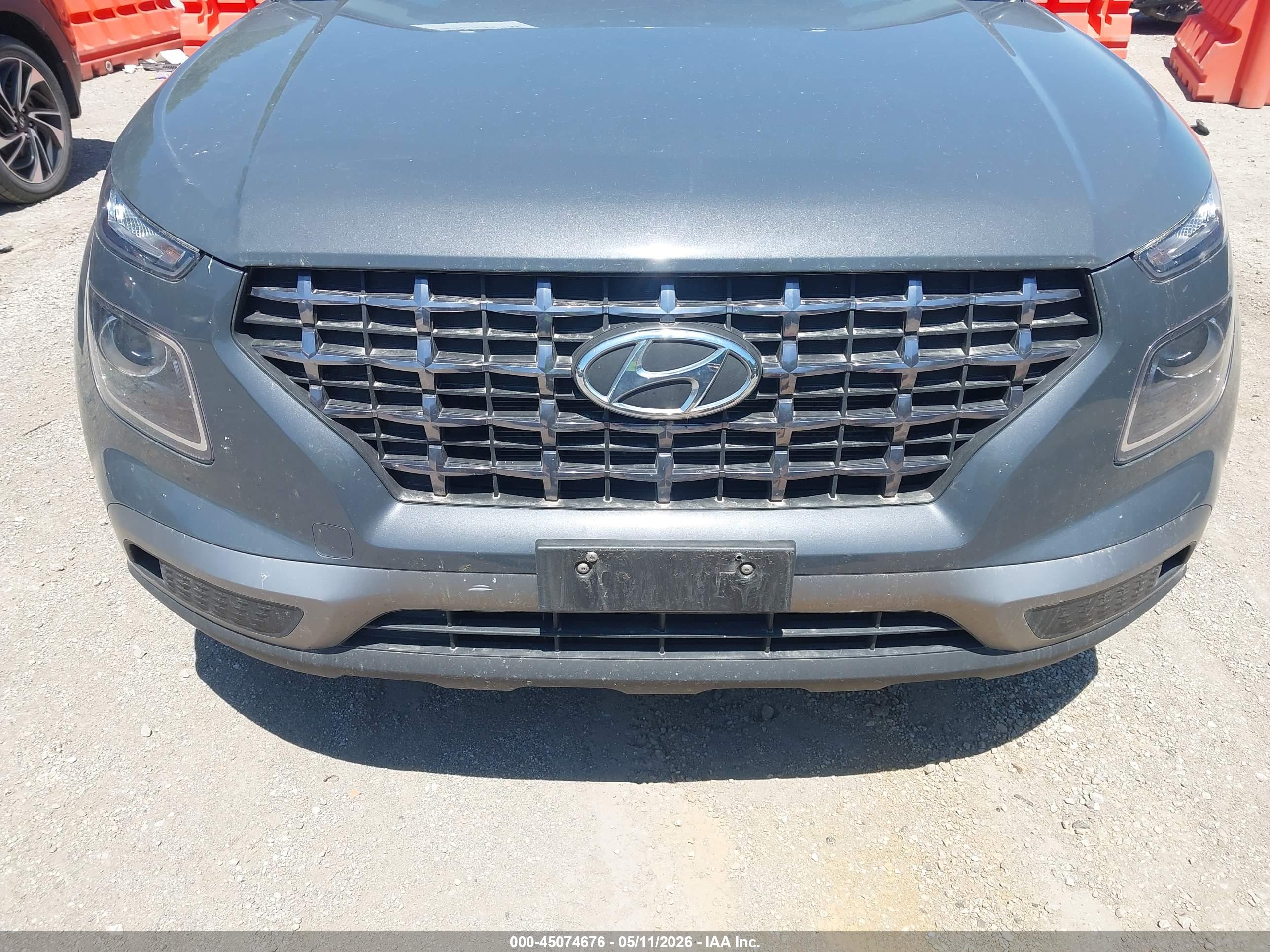 HYUNDAI VENUE image 6