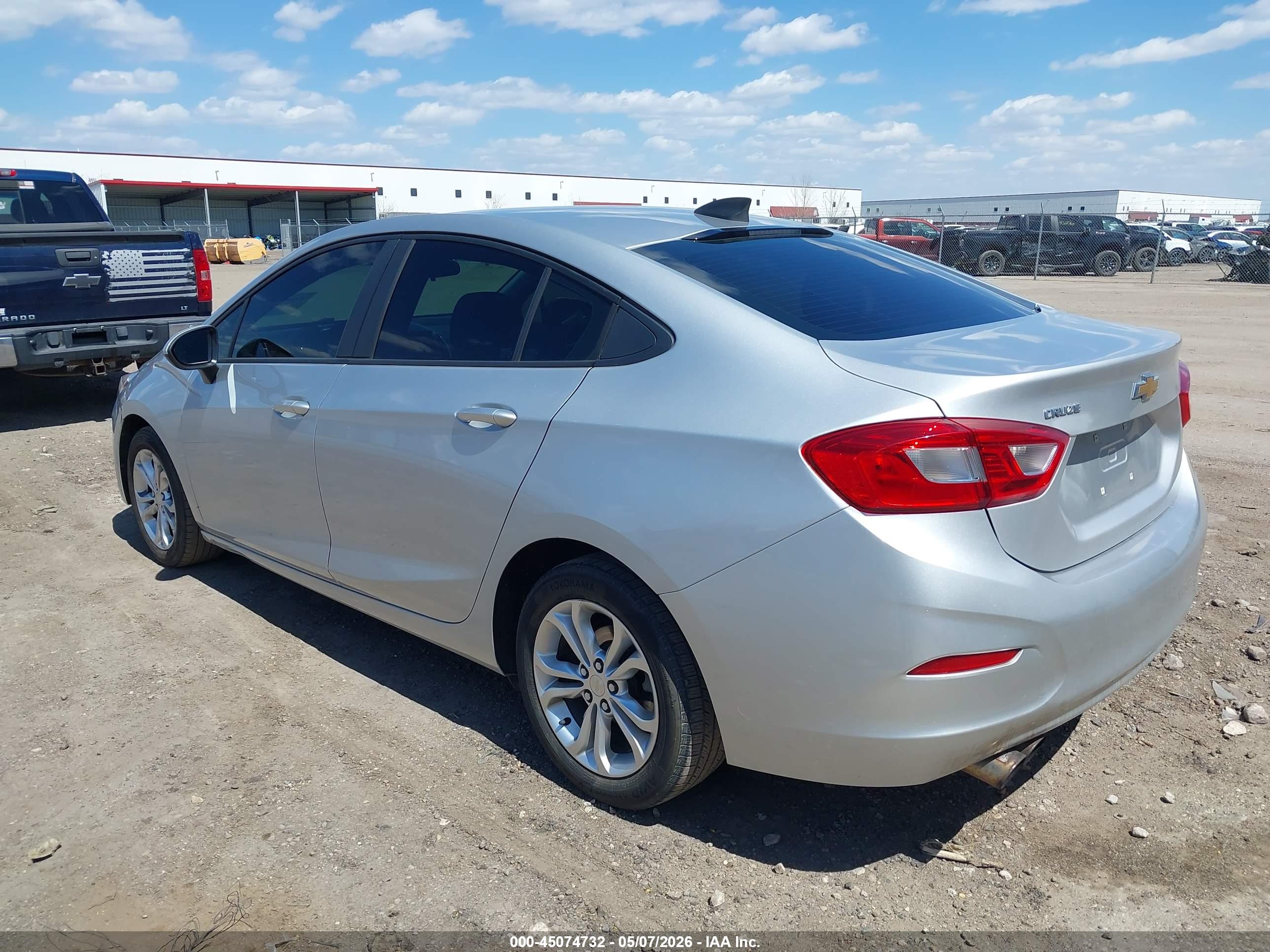 CHEVROLET CRUZE image 3