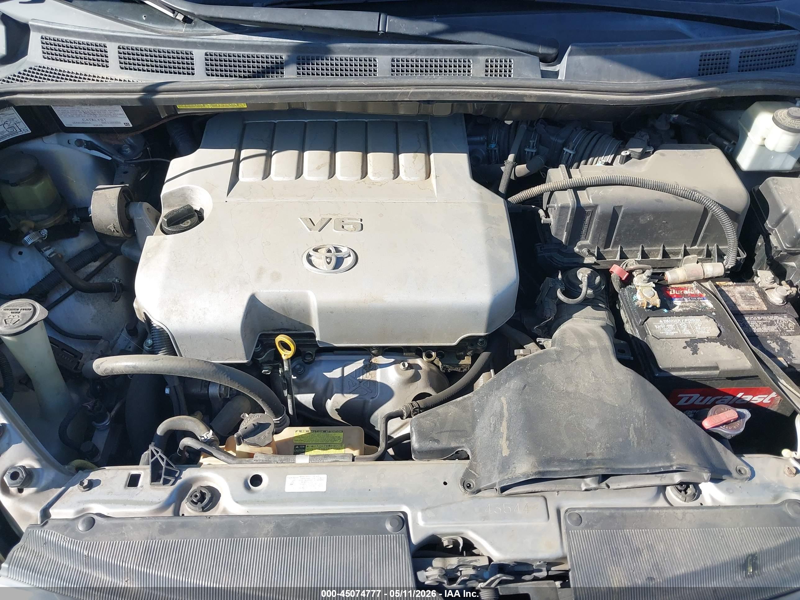 TOYOTA SIENNA image 10