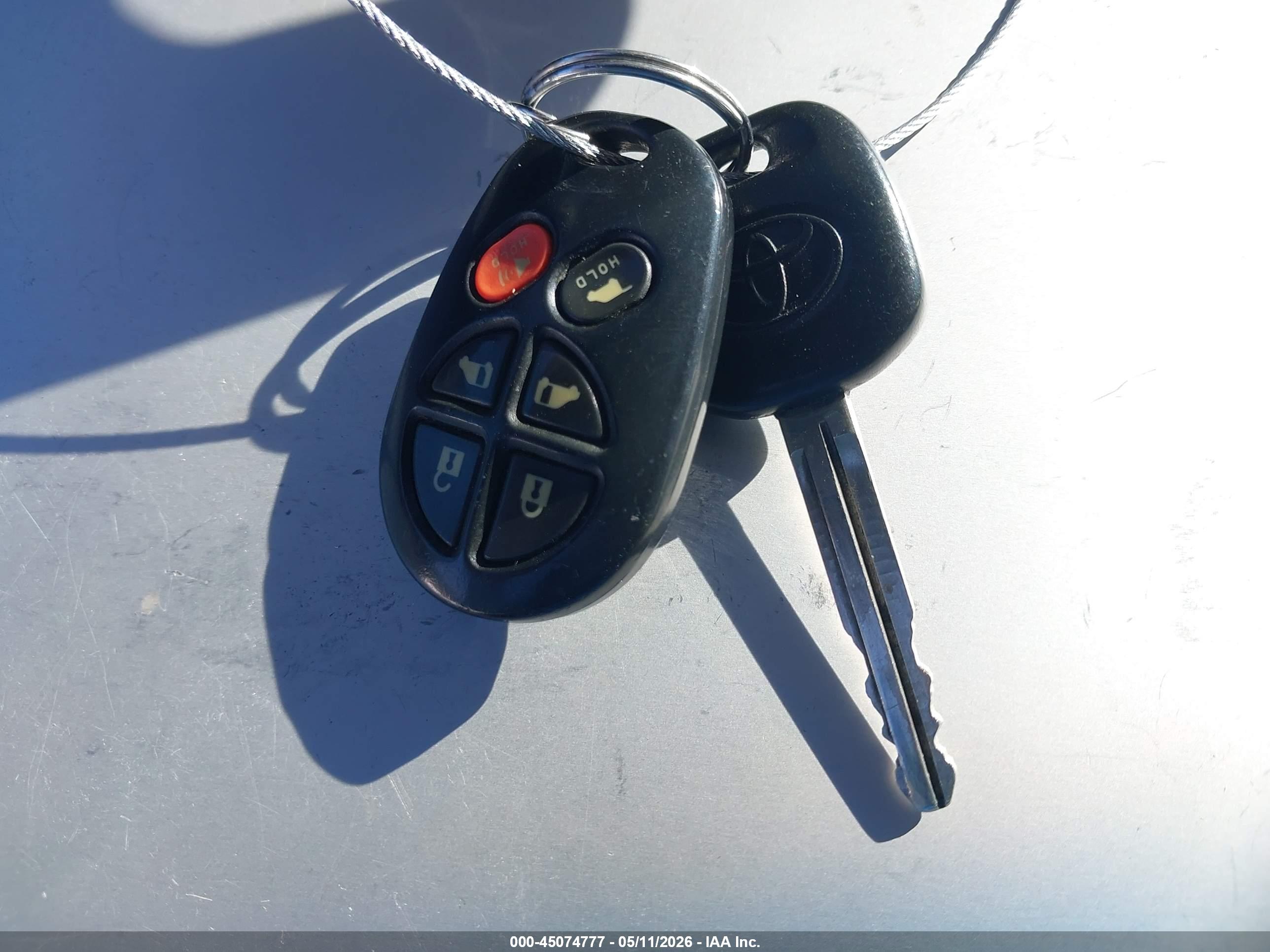 TOYOTA SIENNA image 11